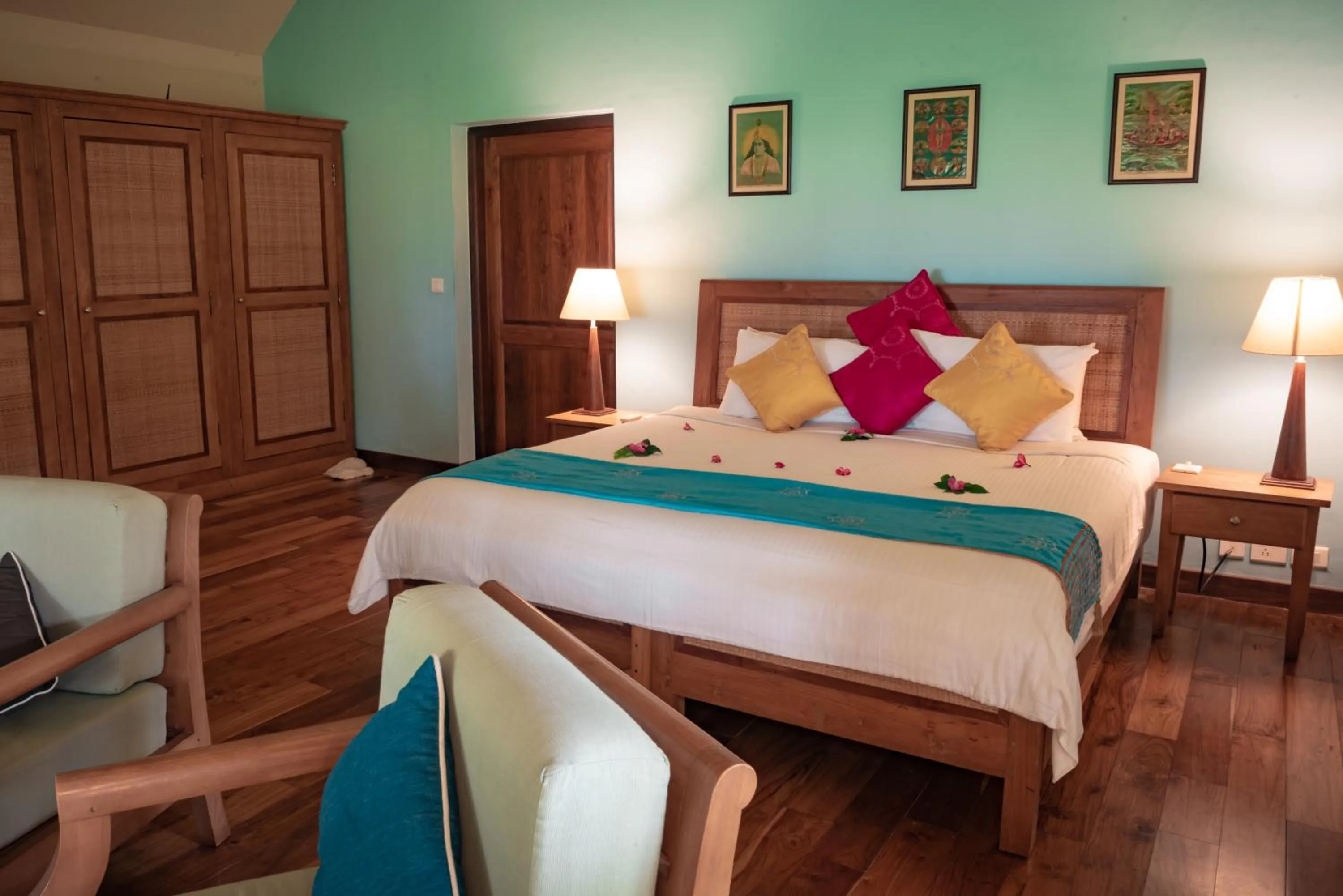 Photo of the whole room, Bed in Neeleshwar Hermitage