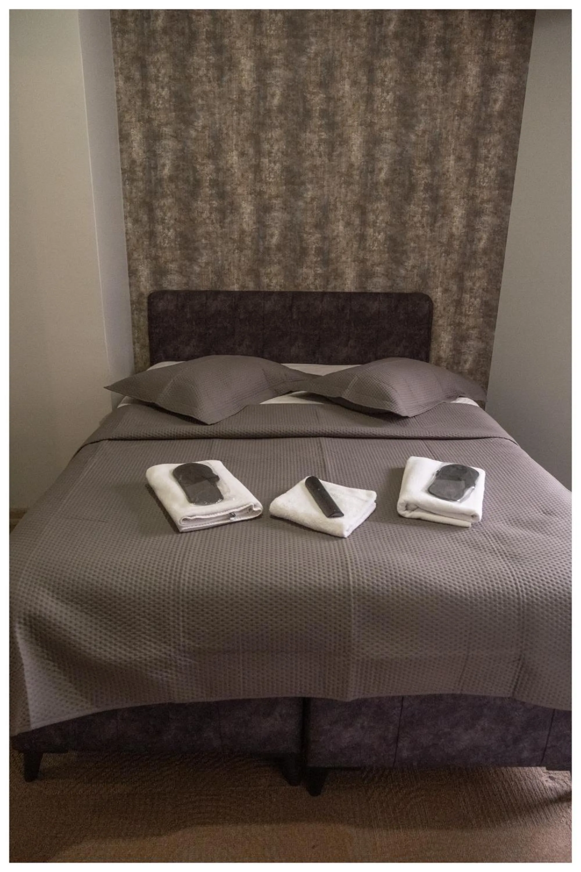 Bed in Last Point Süit Apart