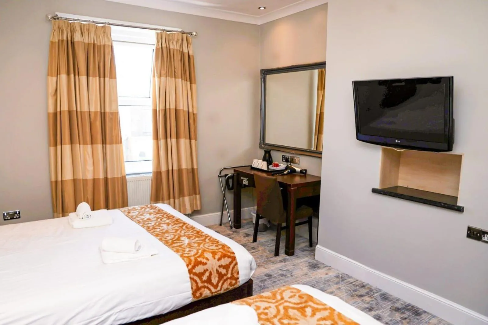 Bedroom, Bed in New Wilmington Hotel