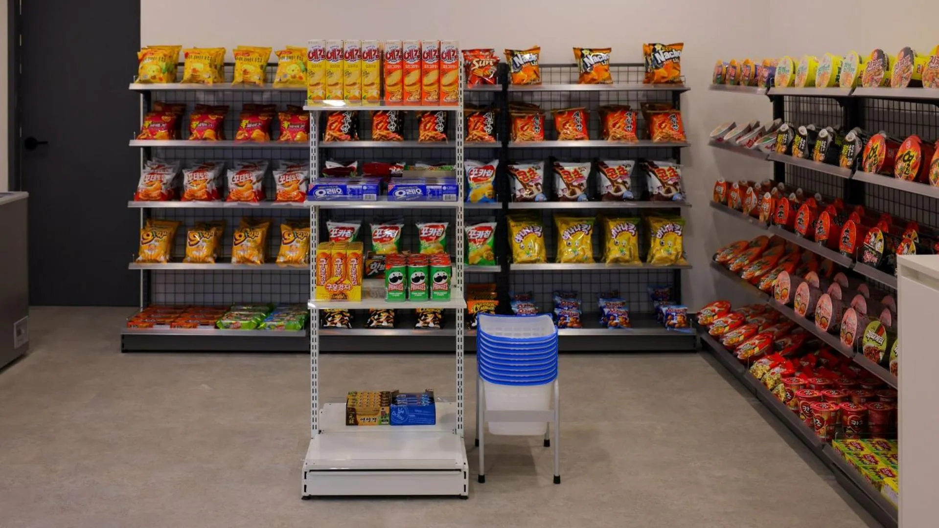 Supermarket/grocery shop in Workers Hotel Daejeon by Aank