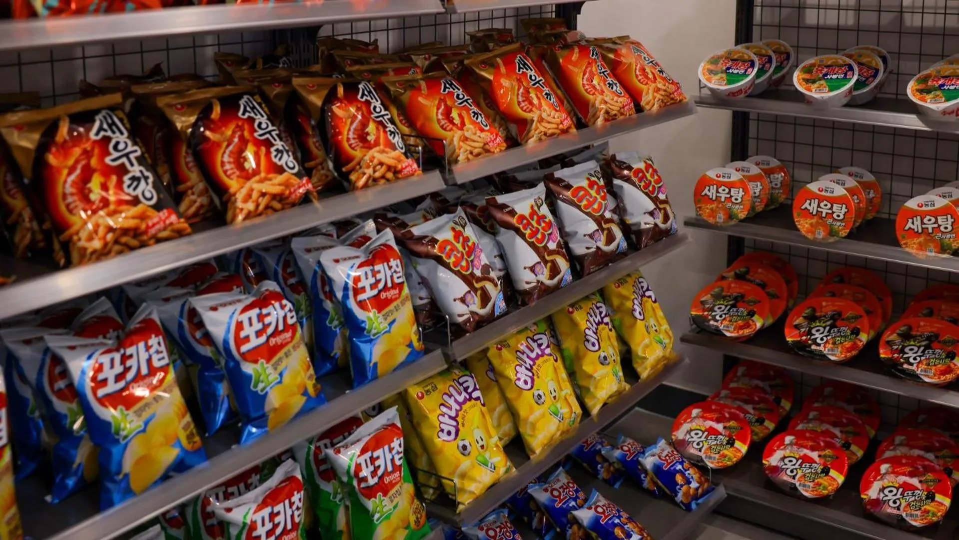 Food and drinks in Workers Hotel Daejeon by Aank