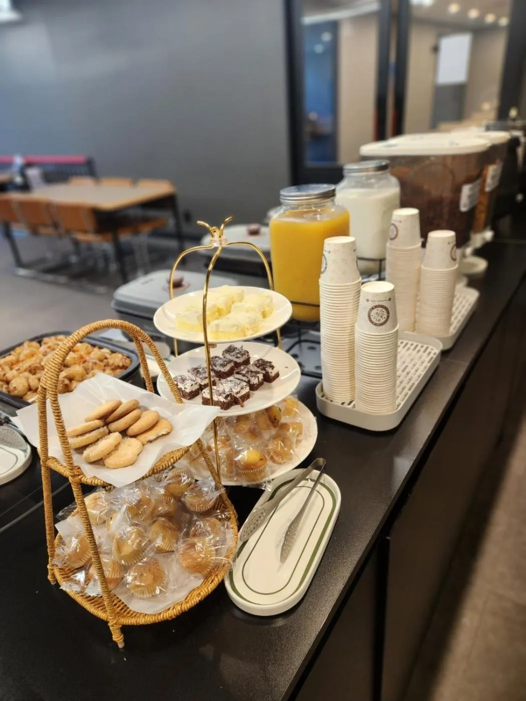 Breakfast in Workers Hotel Daejeon by Aank