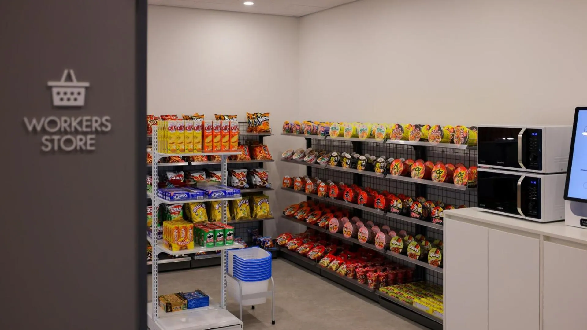 Supermarket/grocery shop in Workers Hotel Daejeon by Aank