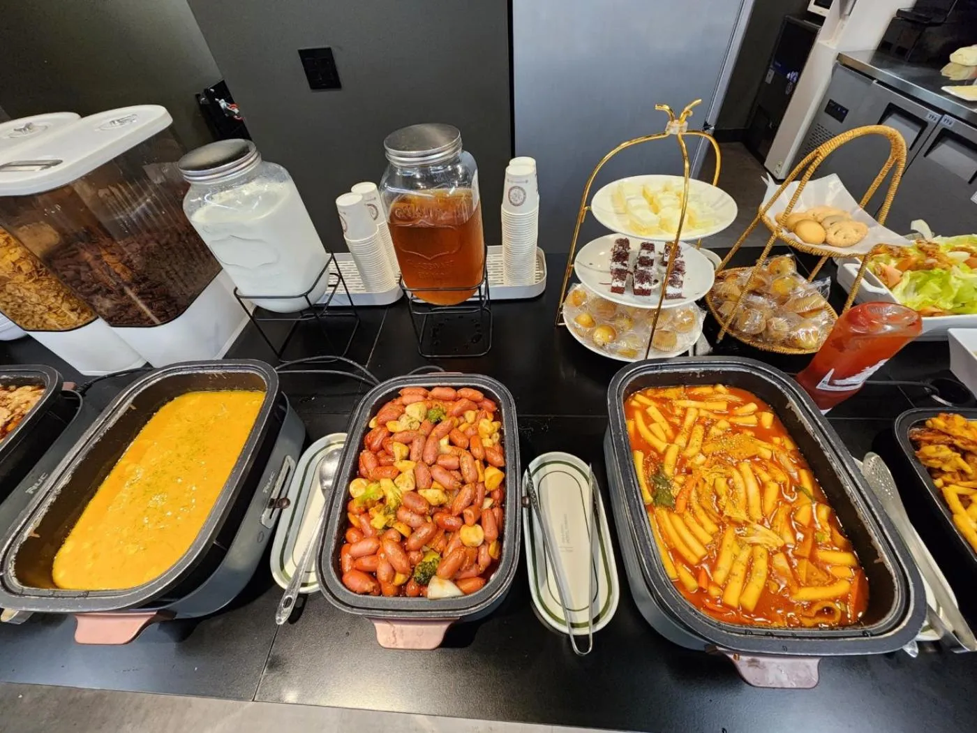 Breakfast in Workers Hotel Daejeon by Aank