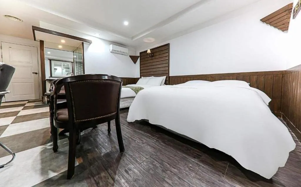 Cheonan Business Hotel