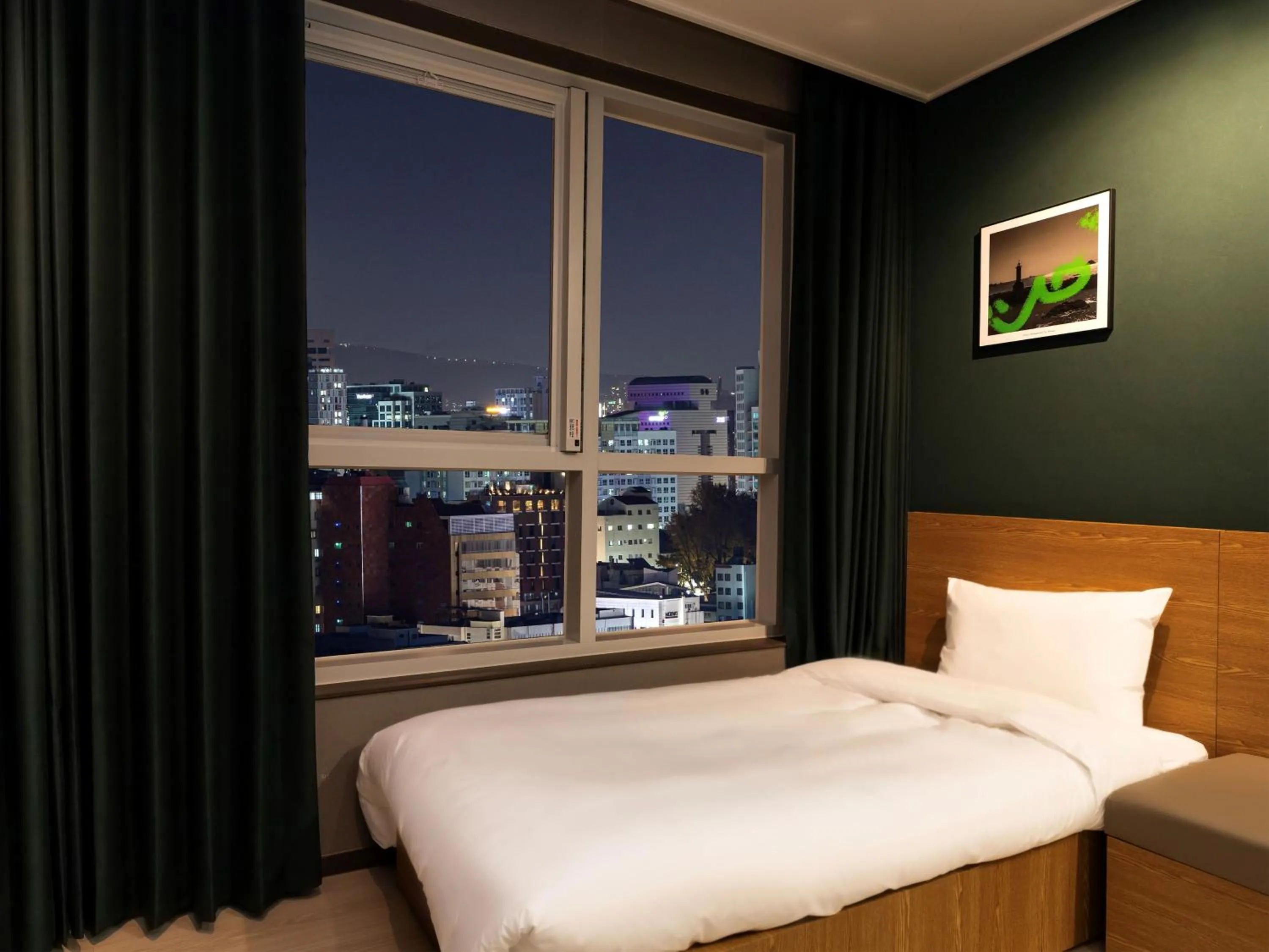 Photo of the whole room, Bed in Busan Nampo Cotice The Ground