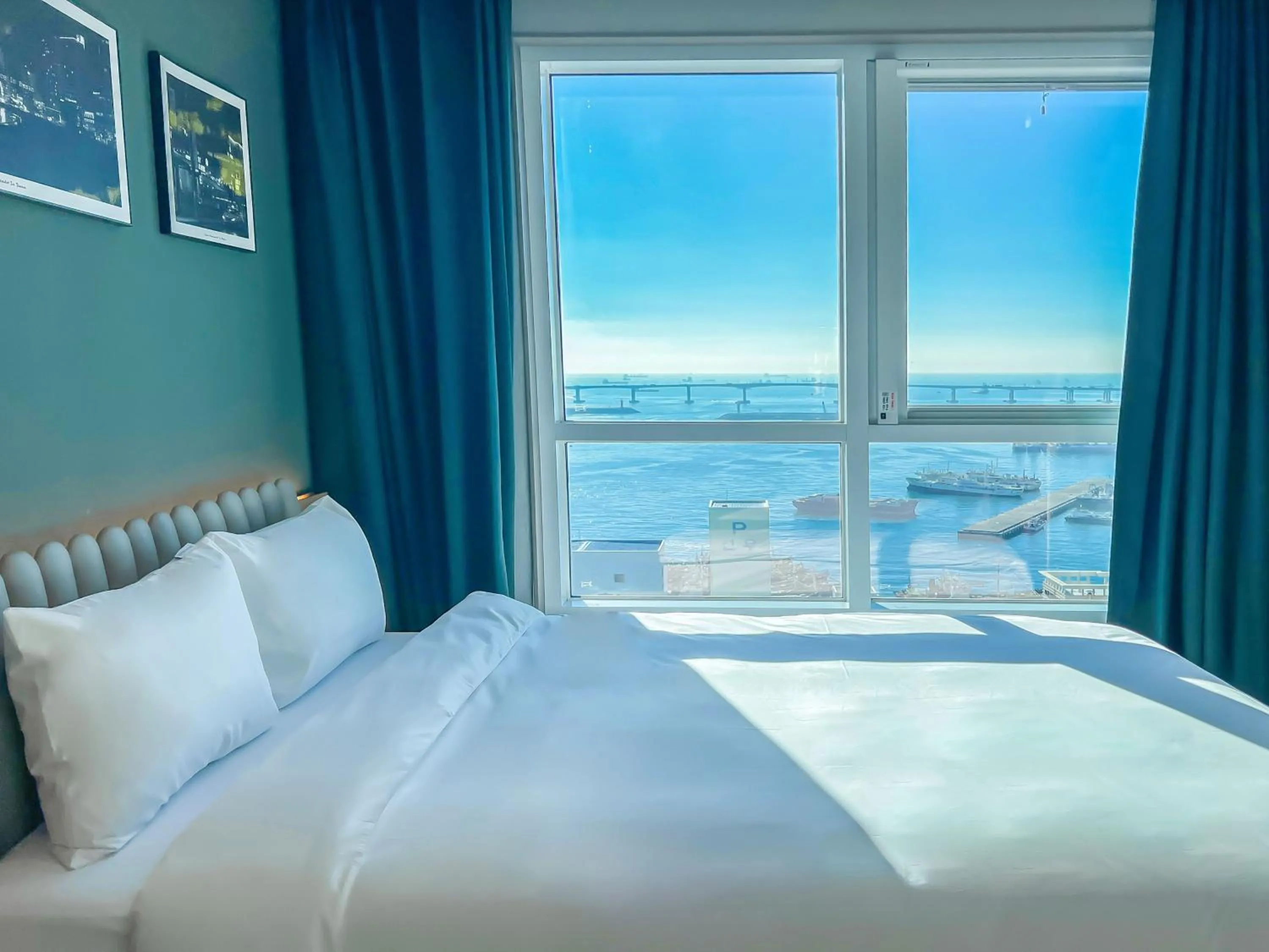 Photo of the whole room, Bed in Busan Nampo Cotice The Ground