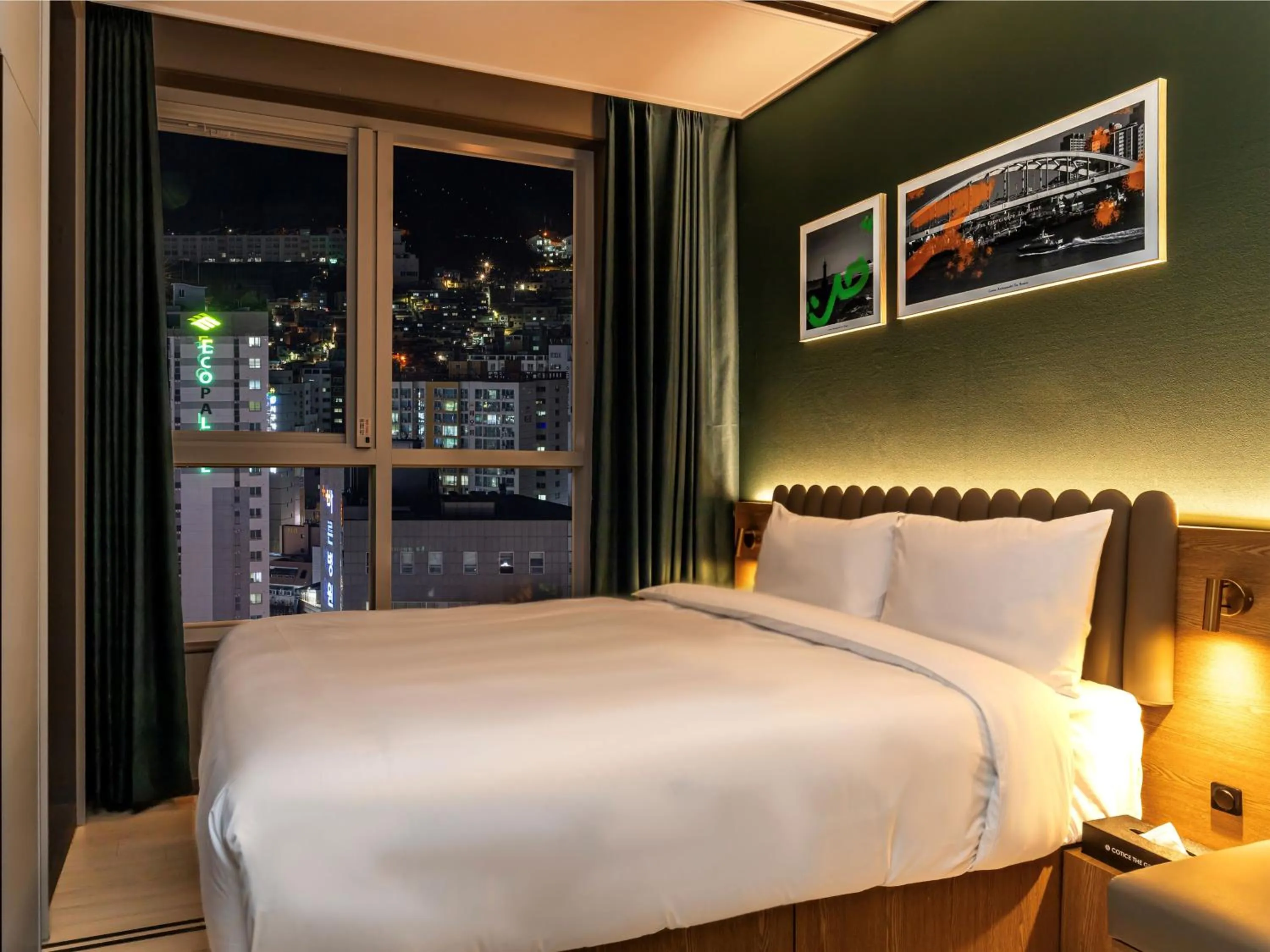 Photo of the whole room, Bed in Busan Nampo Cotice The Ground