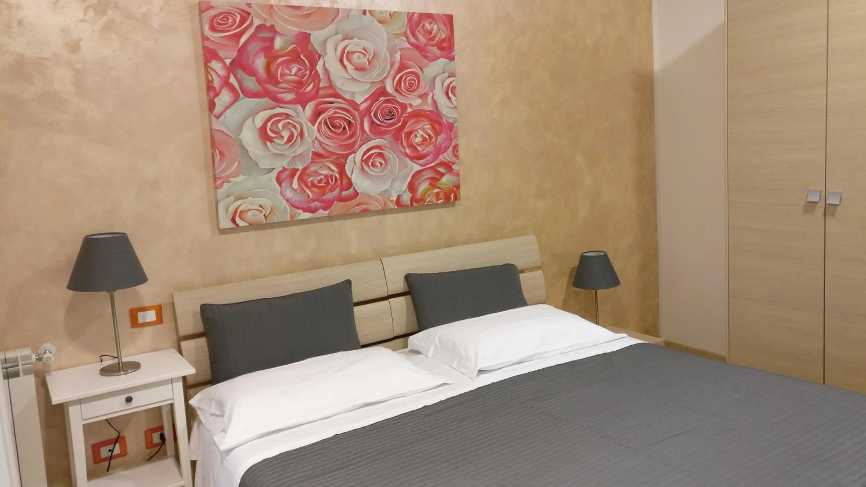 Photo of the whole room, Bed in Casamare Hotel