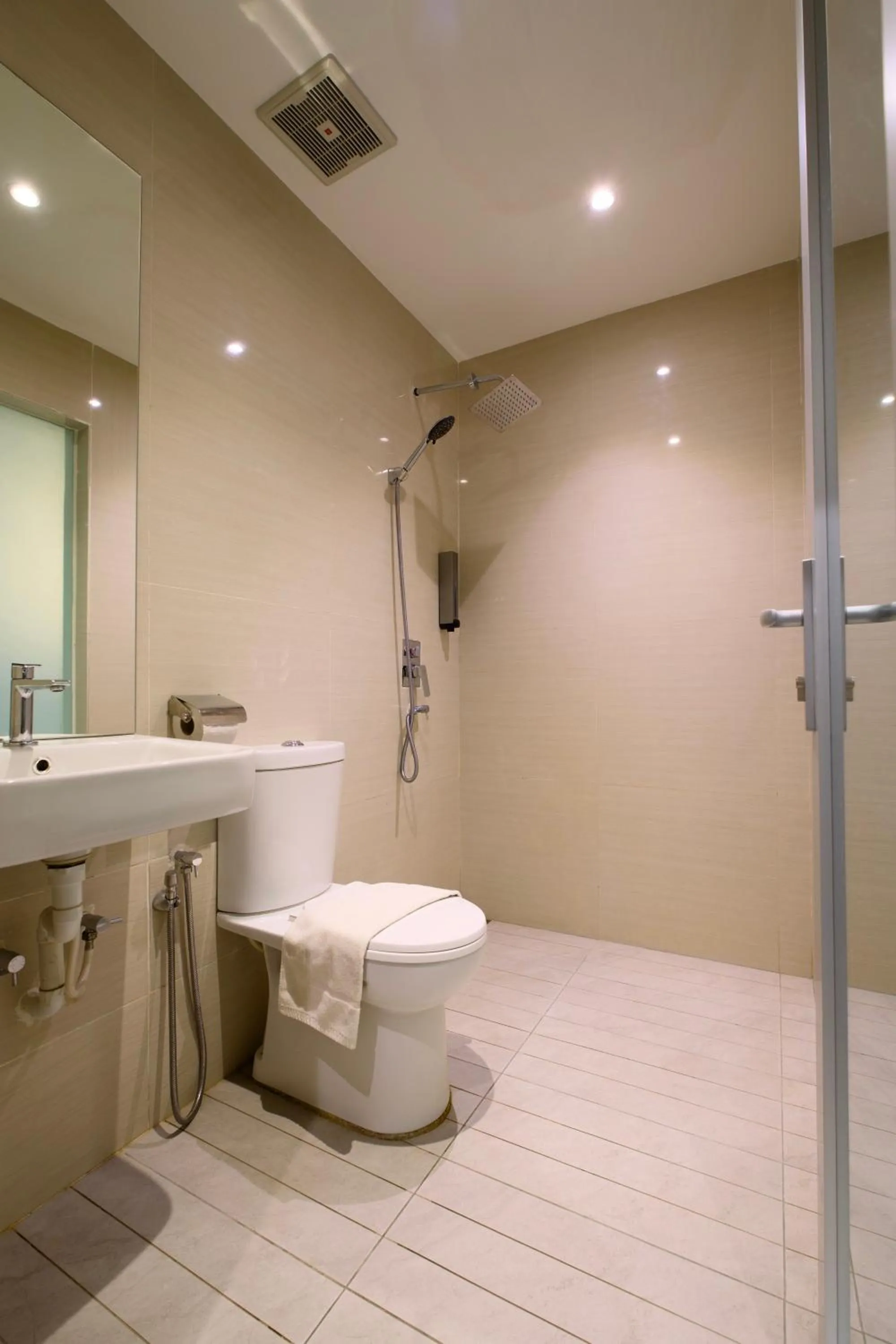 Toilet in T Hotel Jalan Sultanah