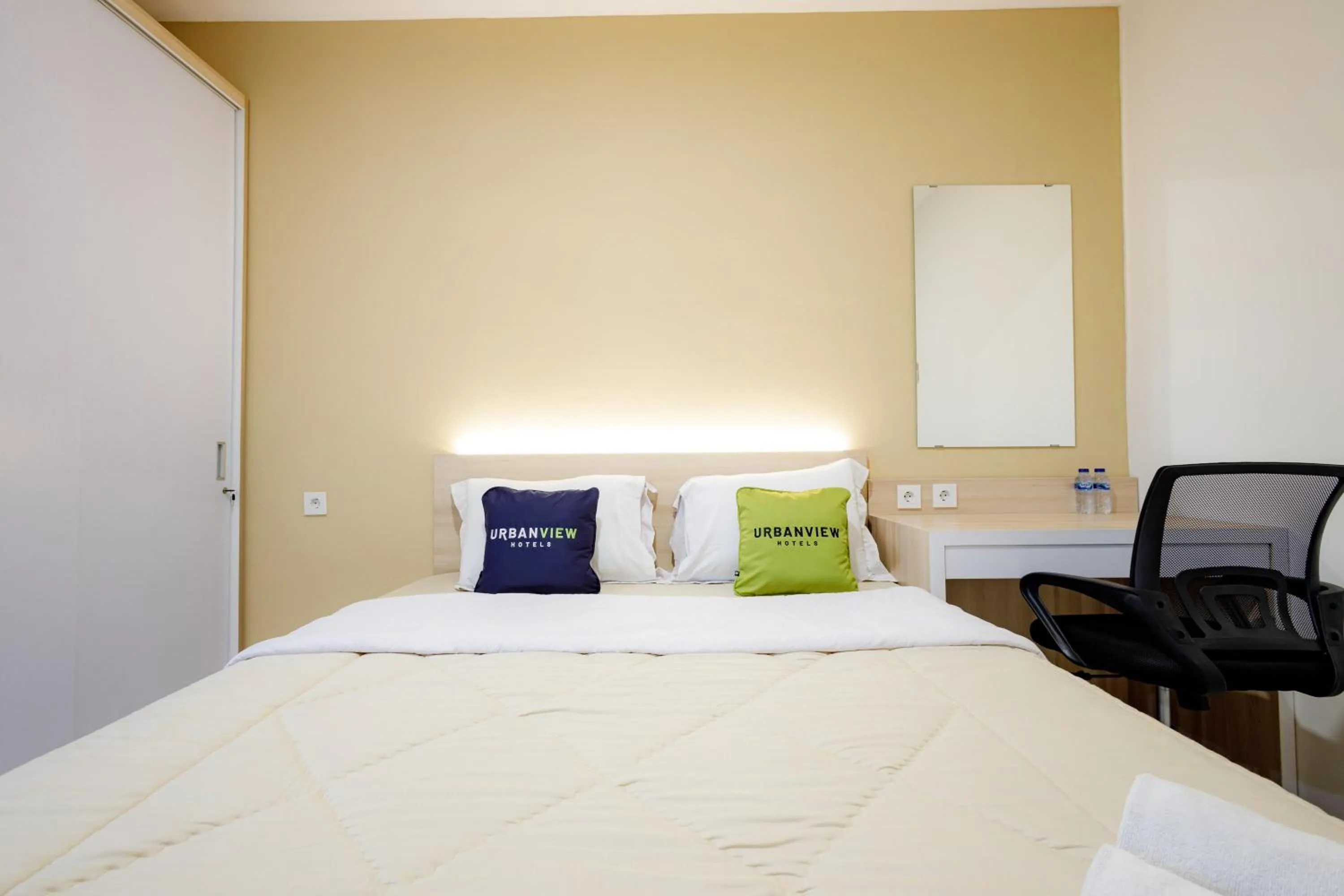 Bedroom, Bed in Urbanview Hotel Syariah The Ragunan Residence