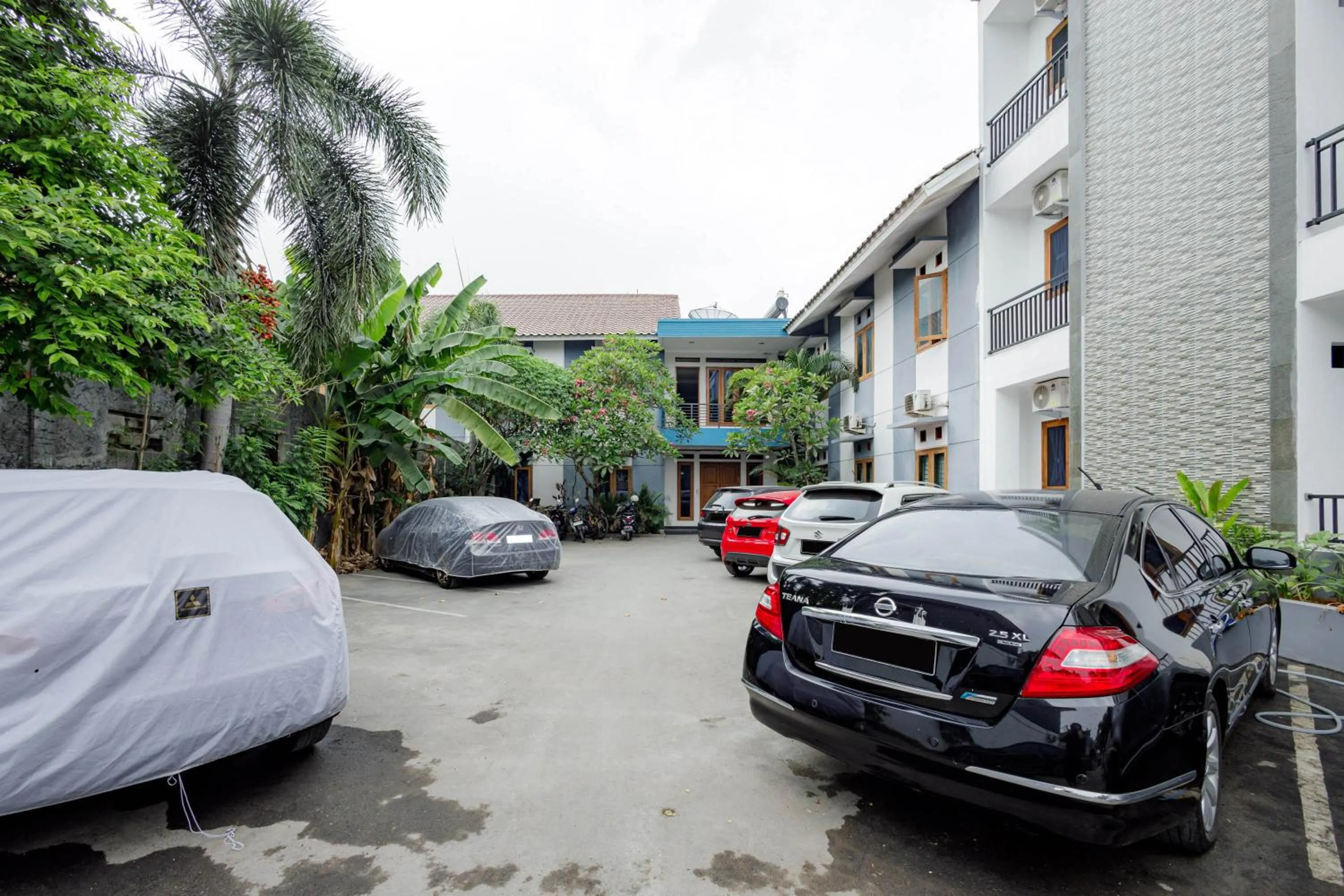 Parking in Urbanview Hotel Syariah The Ragunan Residence