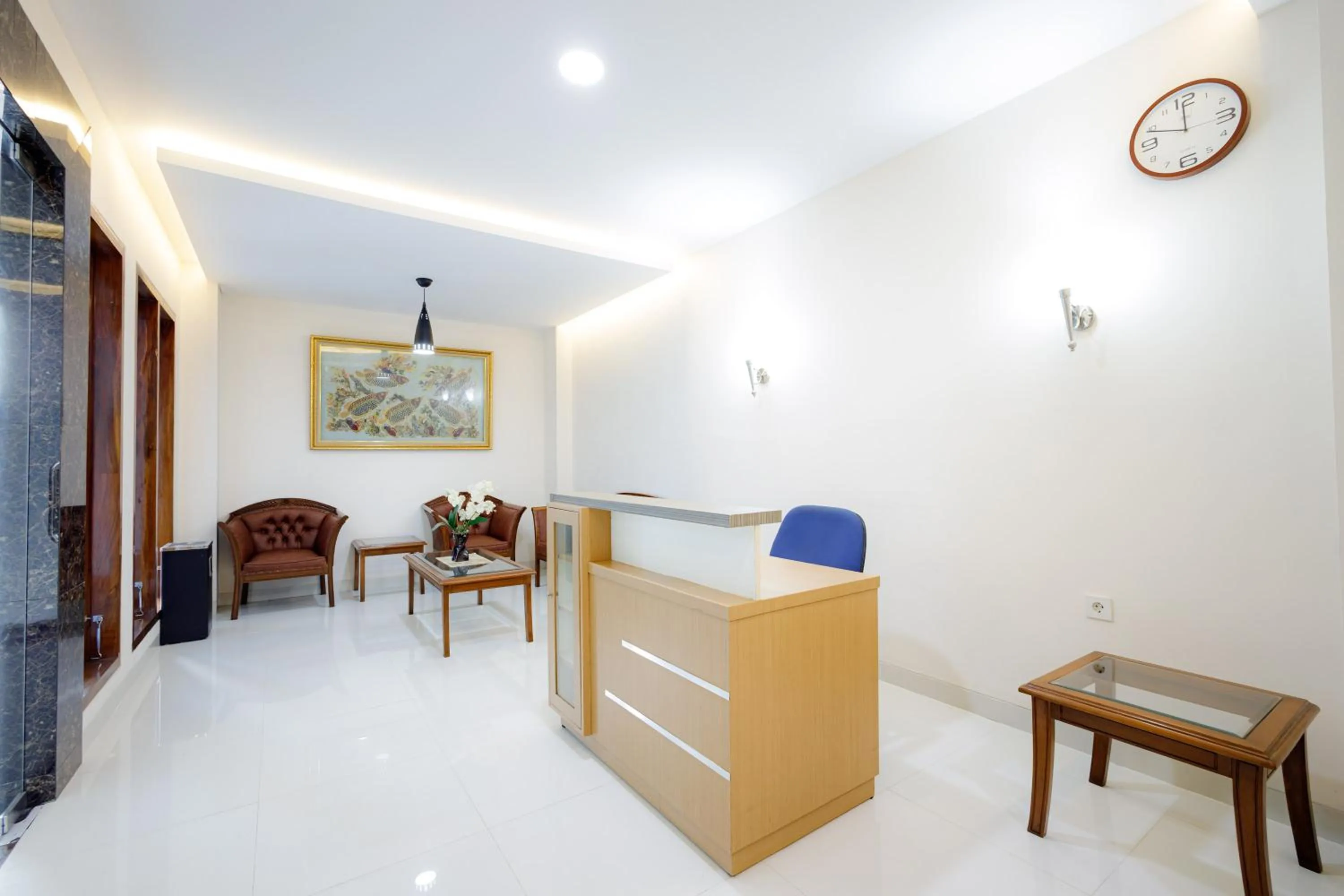 Lobby or reception in Urbanview Hotel Syariah The Ragunan Residence