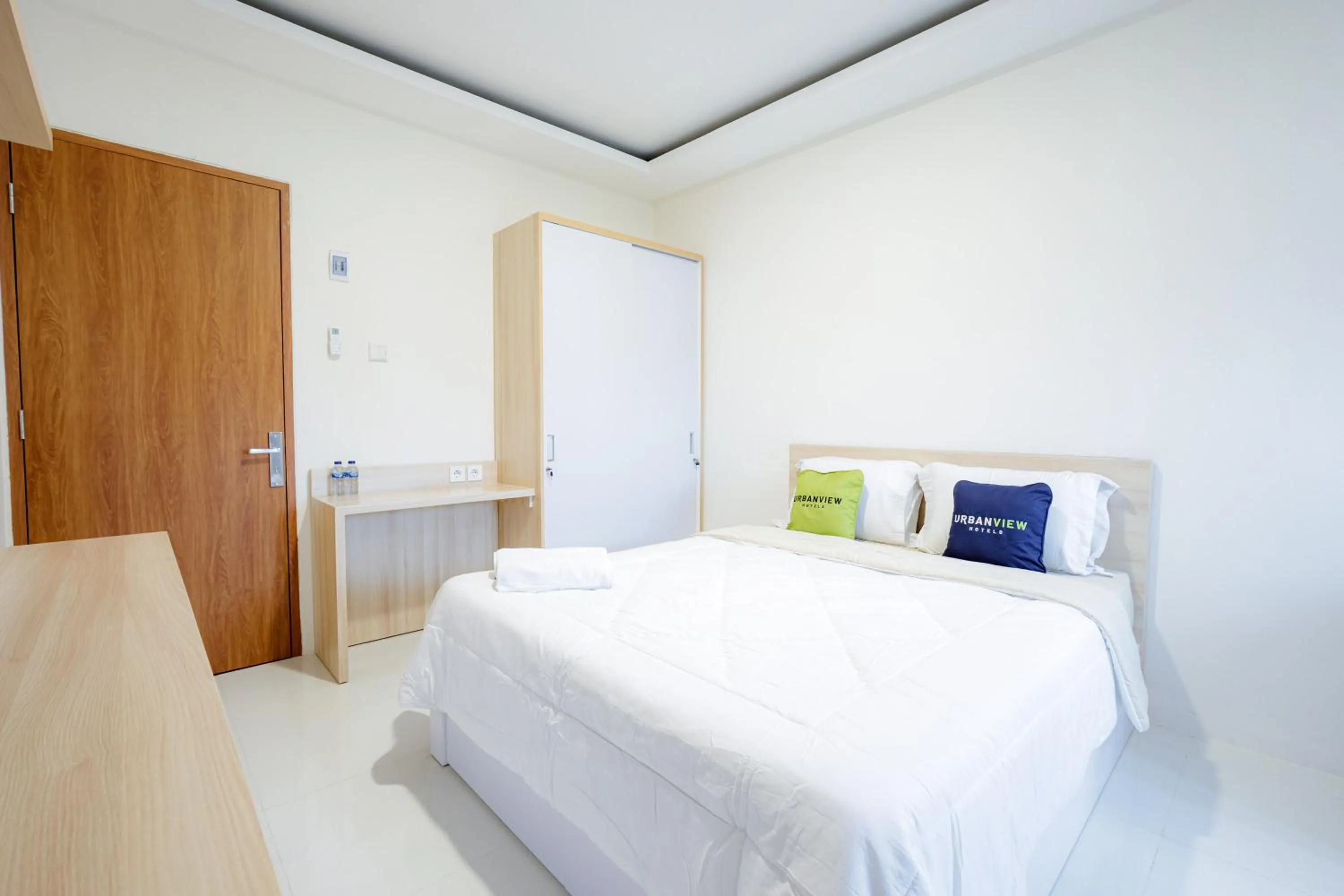 Bedroom, Bed in Urbanview Hotel Syariah The Ragunan Residence