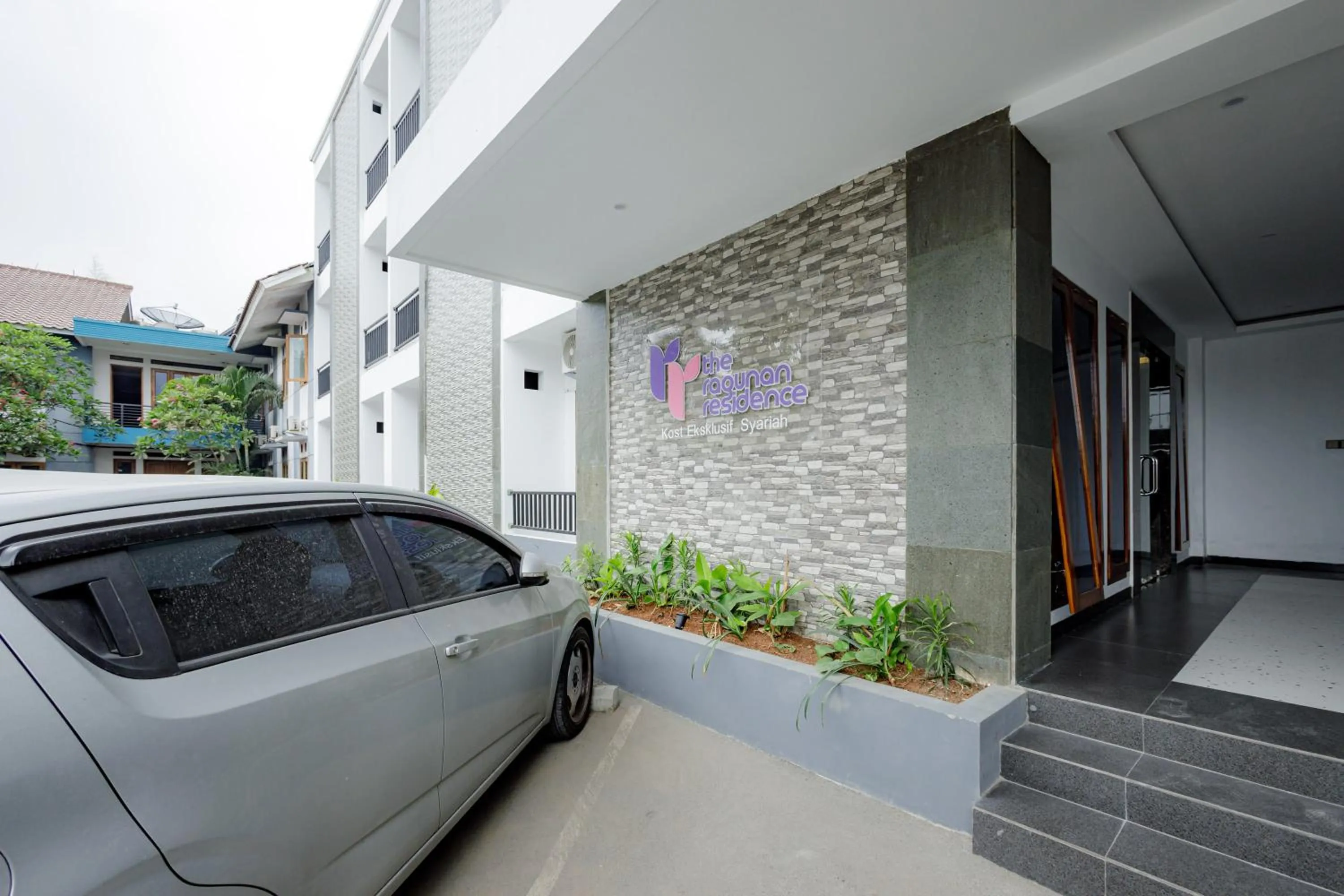 Property building in Urbanview Hotel Syariah The Ragunan Residence