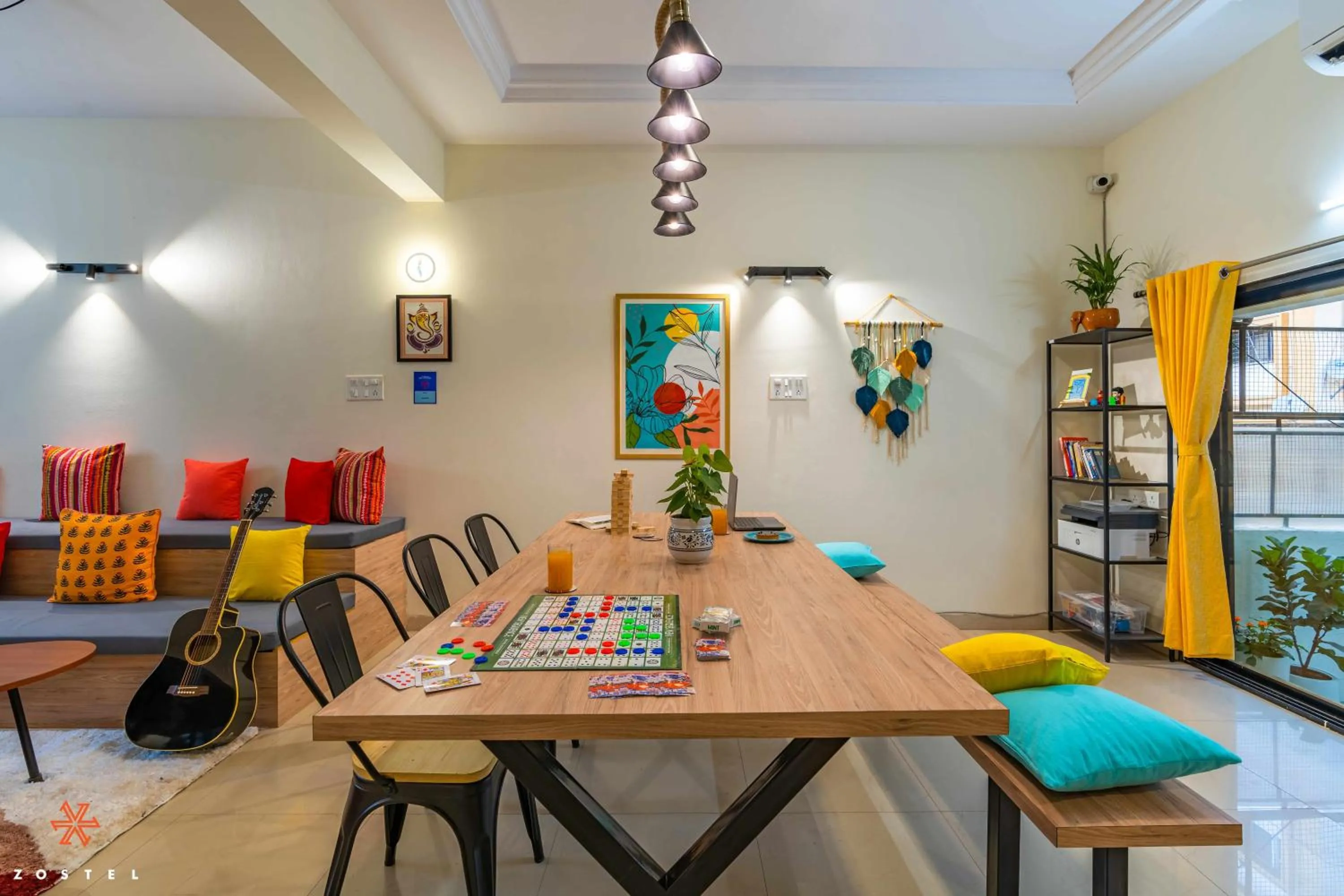 Communal lounge/ TV room in Zostel Pune (Viman Nagar)