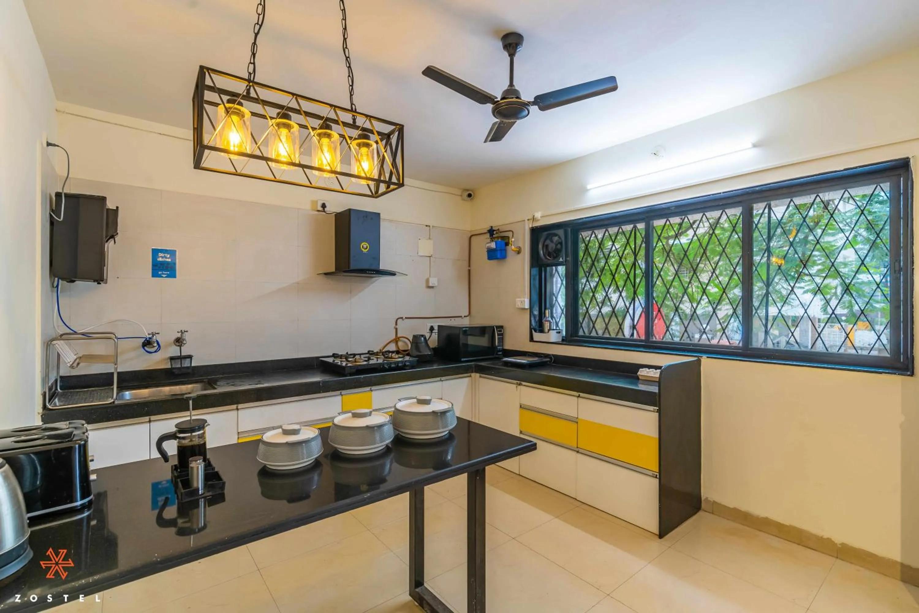 Kitchen or kitchenette in Zostel Pune (Viman Nagar)