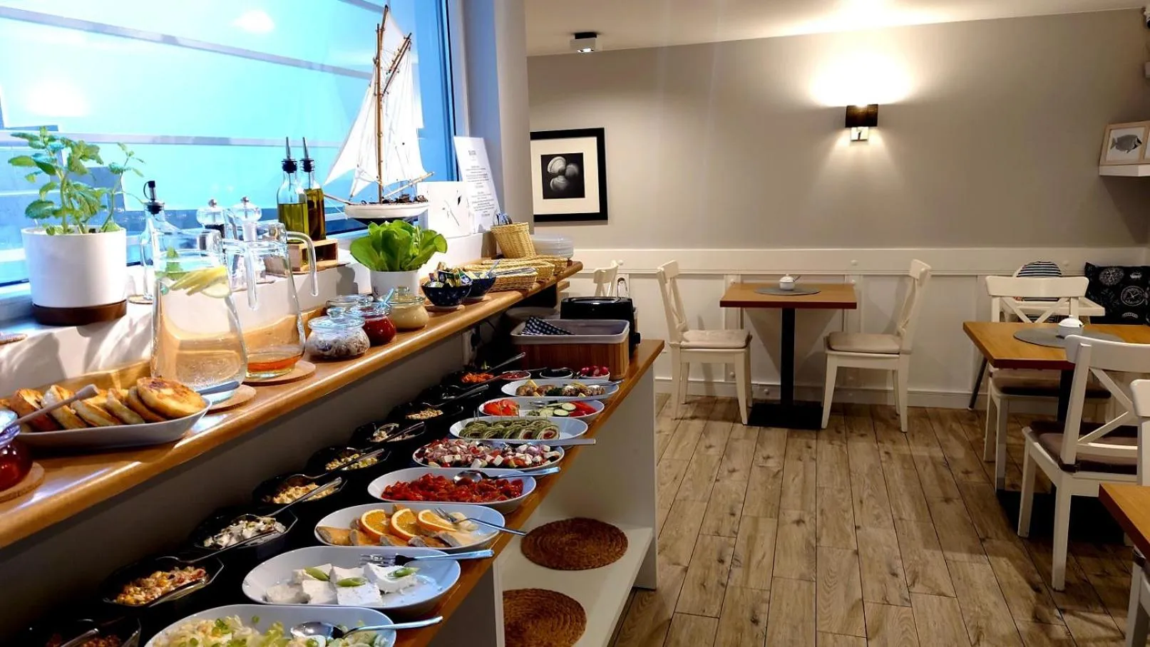 Food and drinks in Willa Długa No 4 Bed & Breakfast - Gdynia