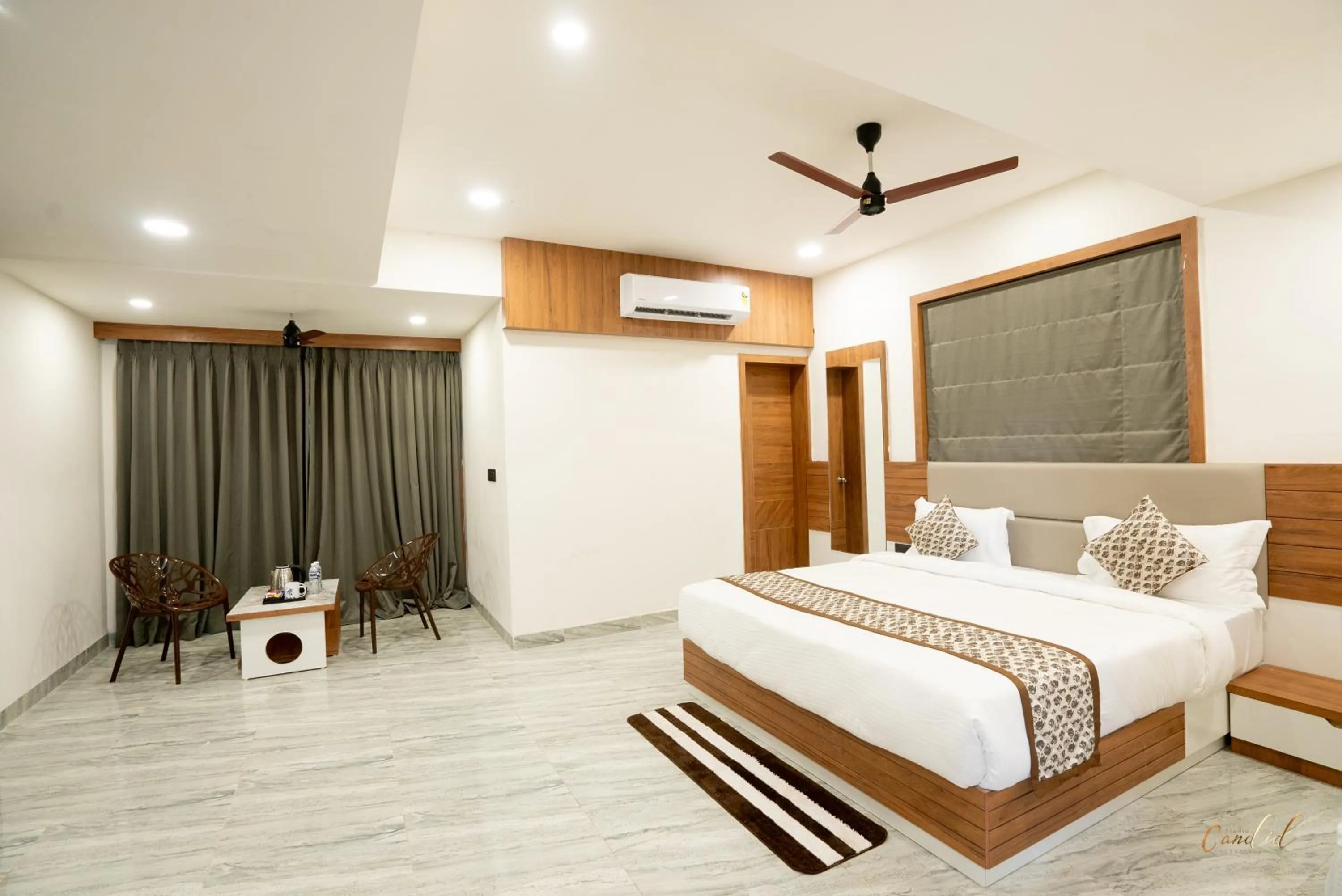 Bed in Daksh Eden Greenz -A Luxury Resort in Sasan Gir