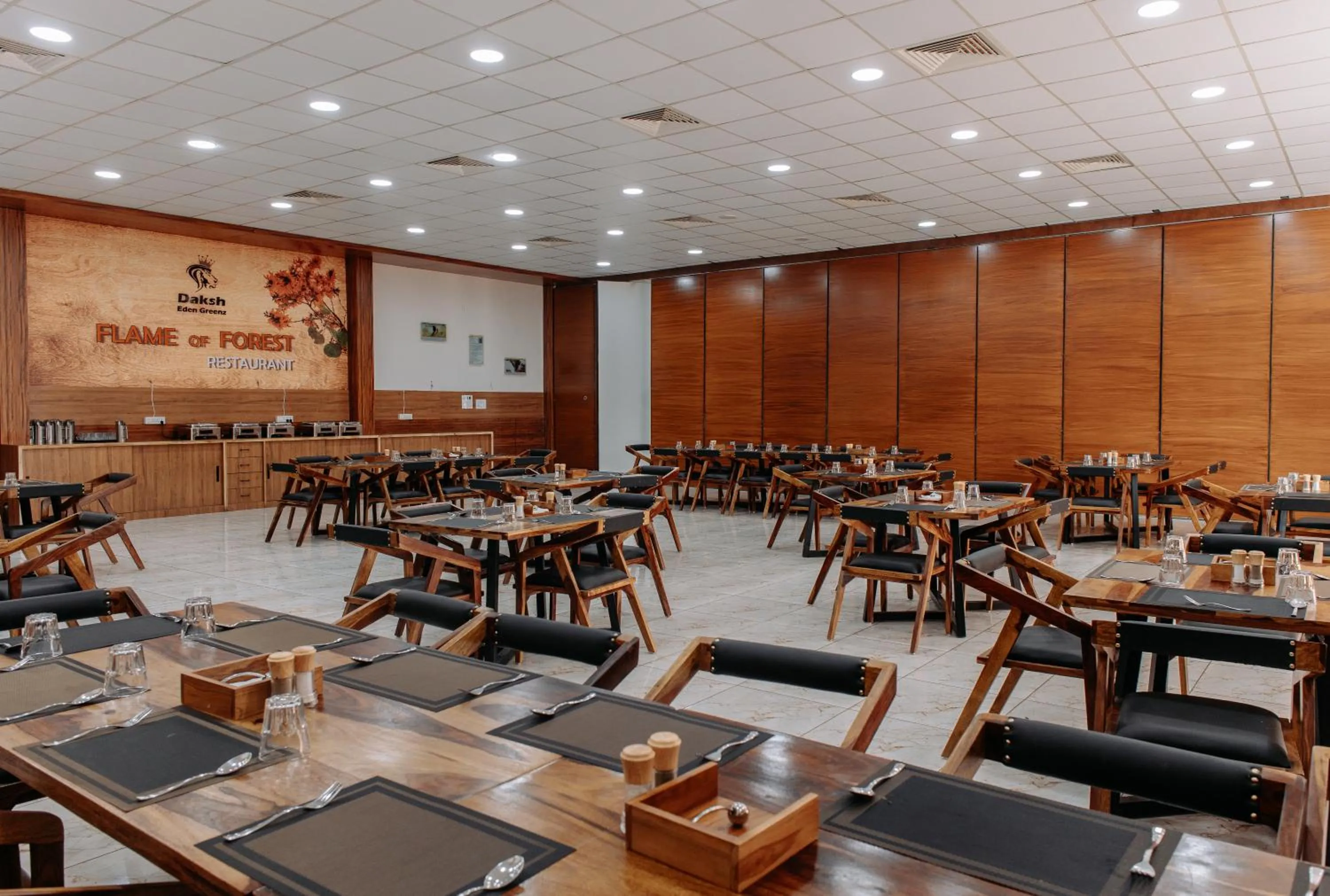 Restaurant/places to eat in Daksh Eden Greenz -A Luxury Resort in Sasan Gir