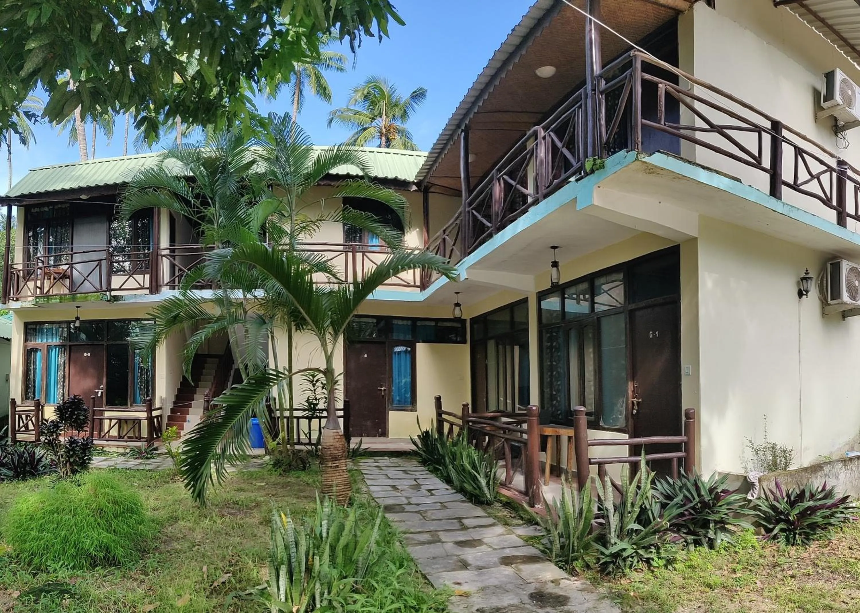 Property building in Ocean Pearl Beach Resort