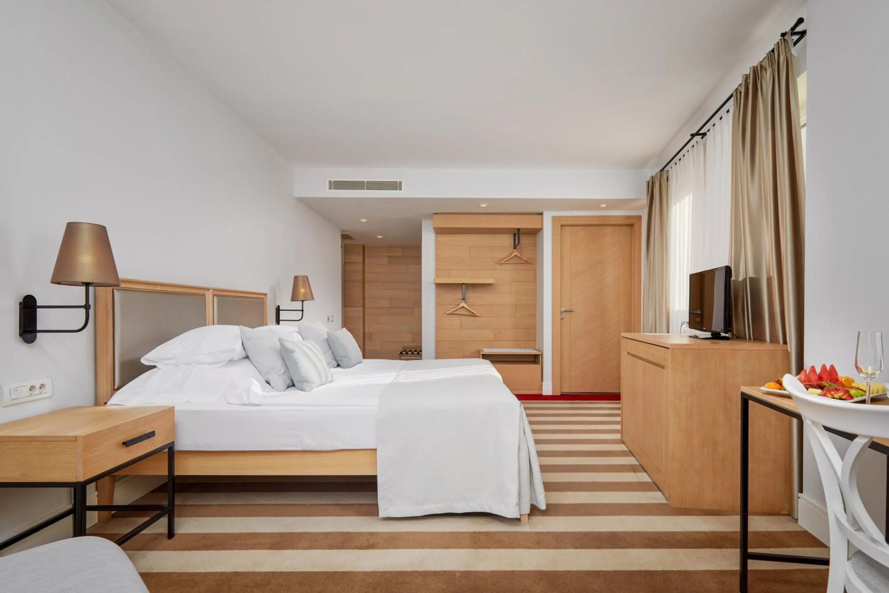 Text overlay in Hotel Budva