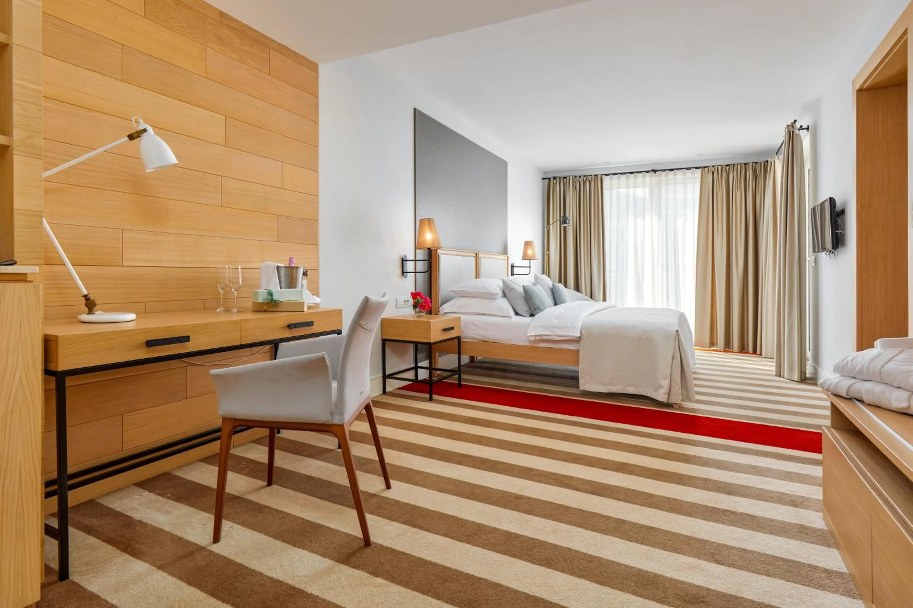 Text overlay in Hotel Budva