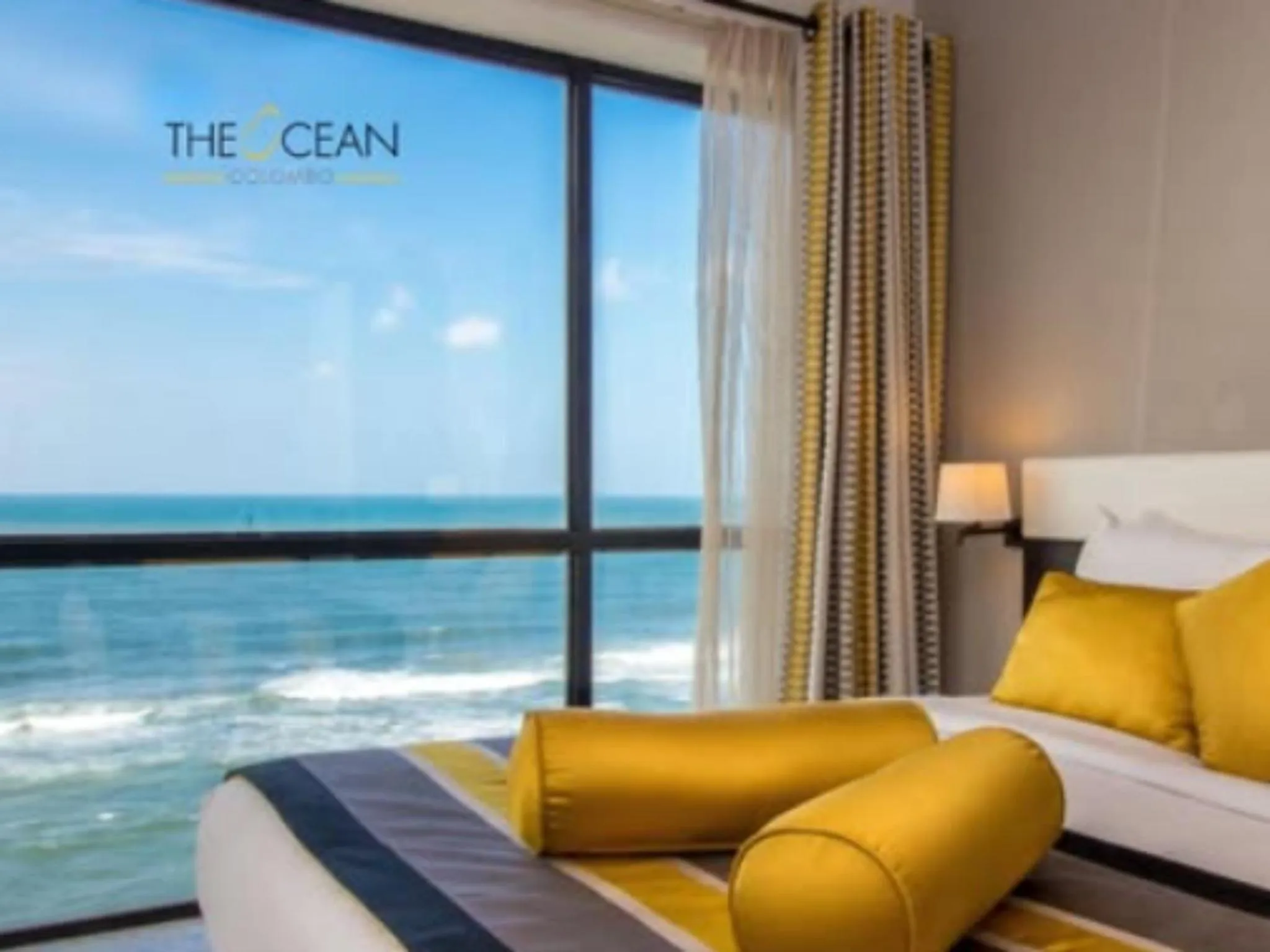 Sea view, Bed in The Ocean Colombo - Guaranteed Sea View Rooms