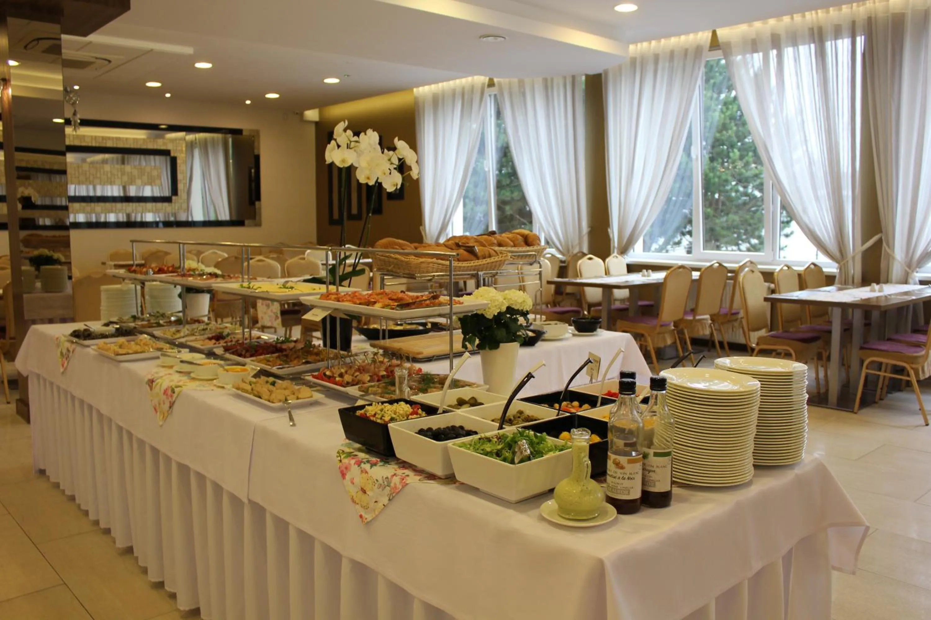 Restaurant/places to eat in Imperiall Resort & MediSpa