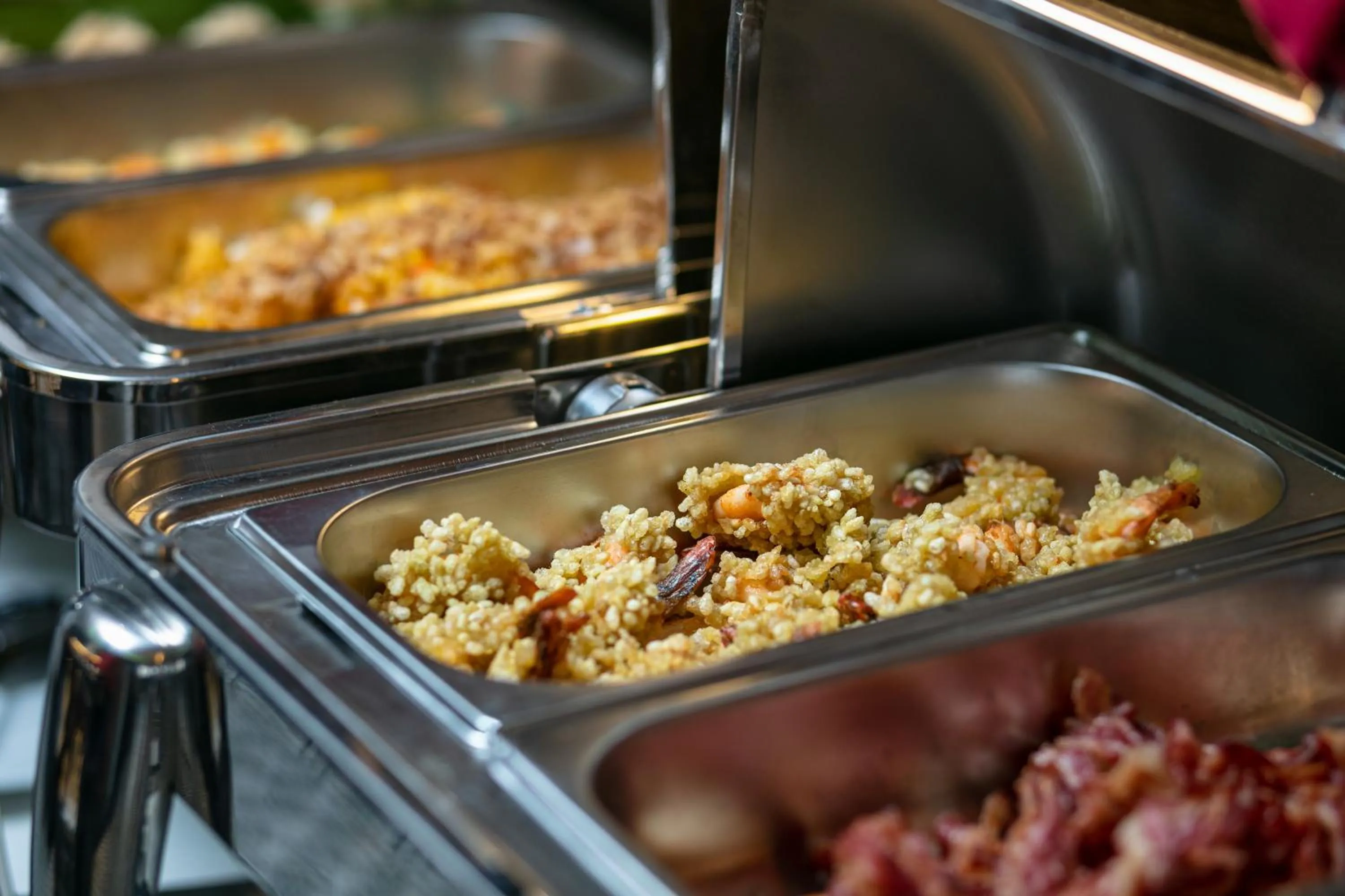 Food and drinks in Serene Central Hotel