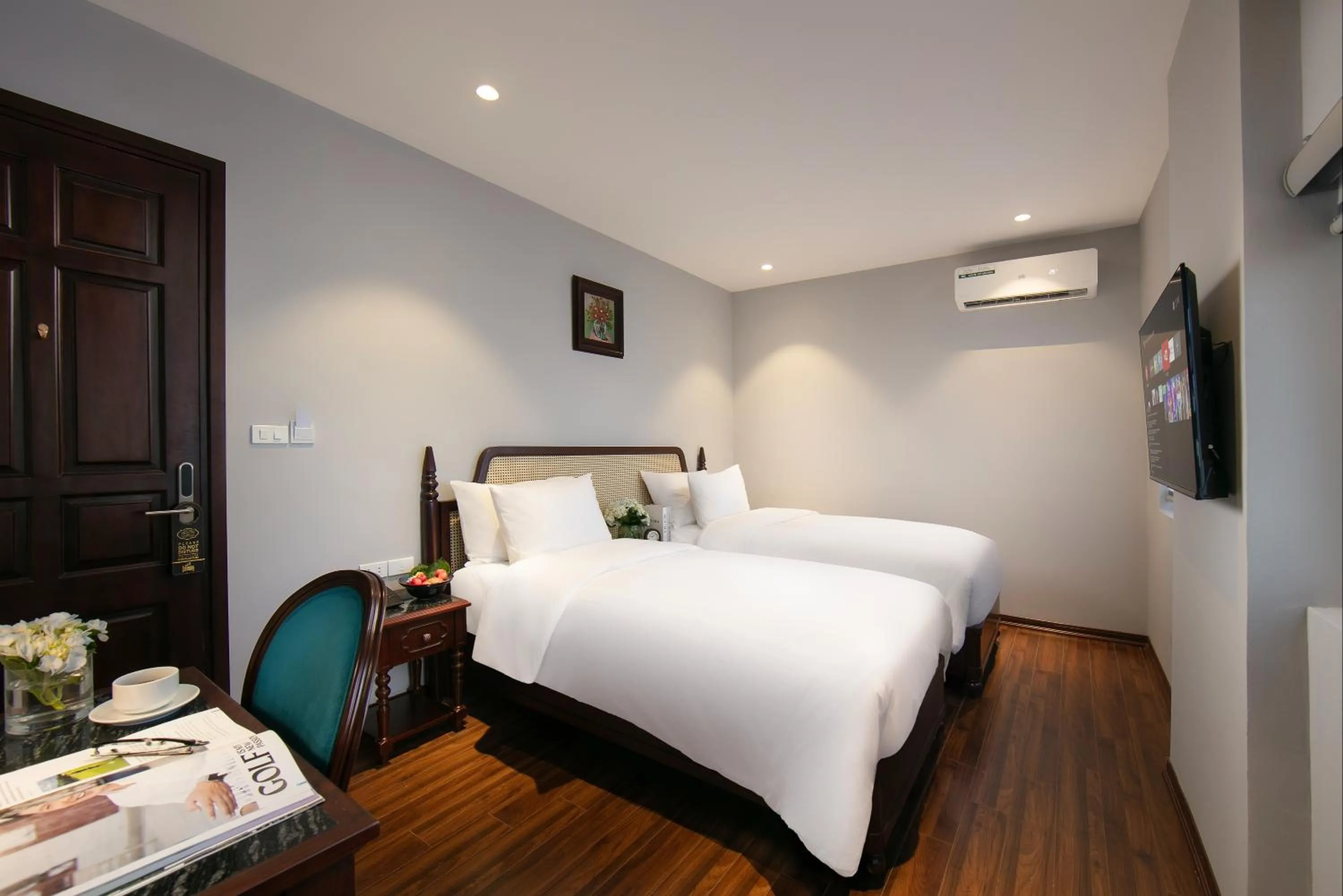 Bedroom, Bed in Serene Central Hotel