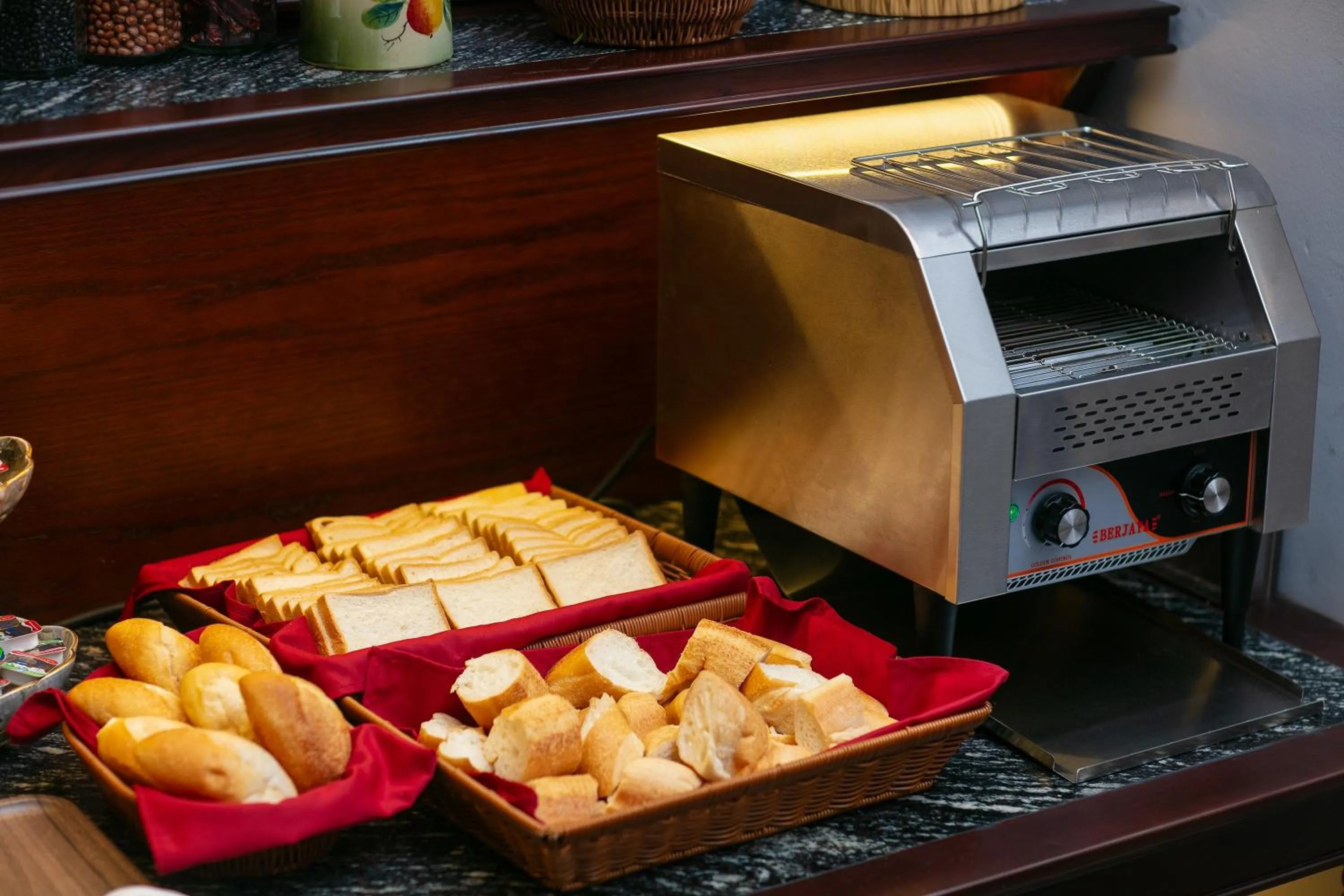 Food and drinks in Serene Central Hotel