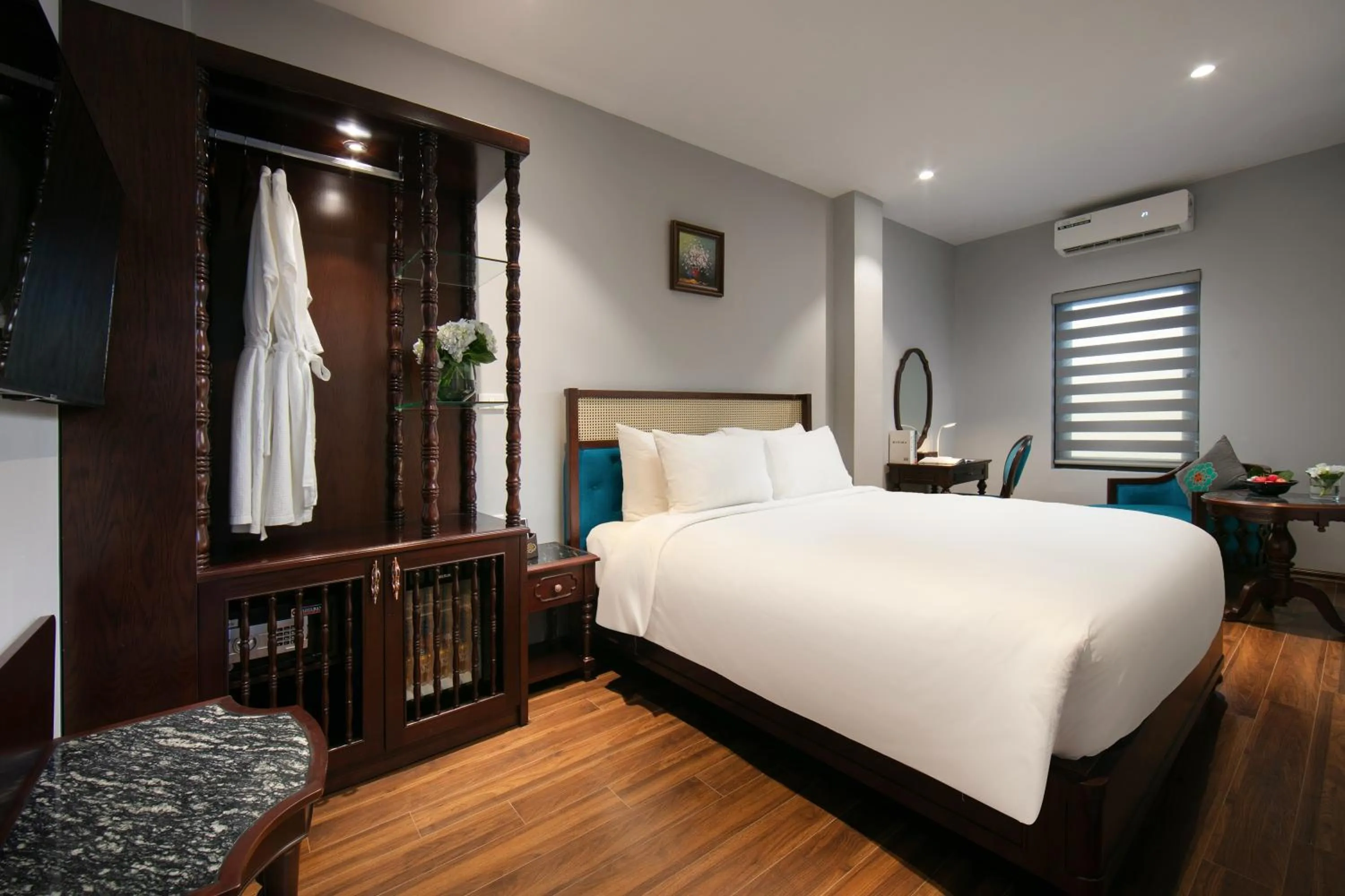 Bedroom, Bed in Serene Central Hotel