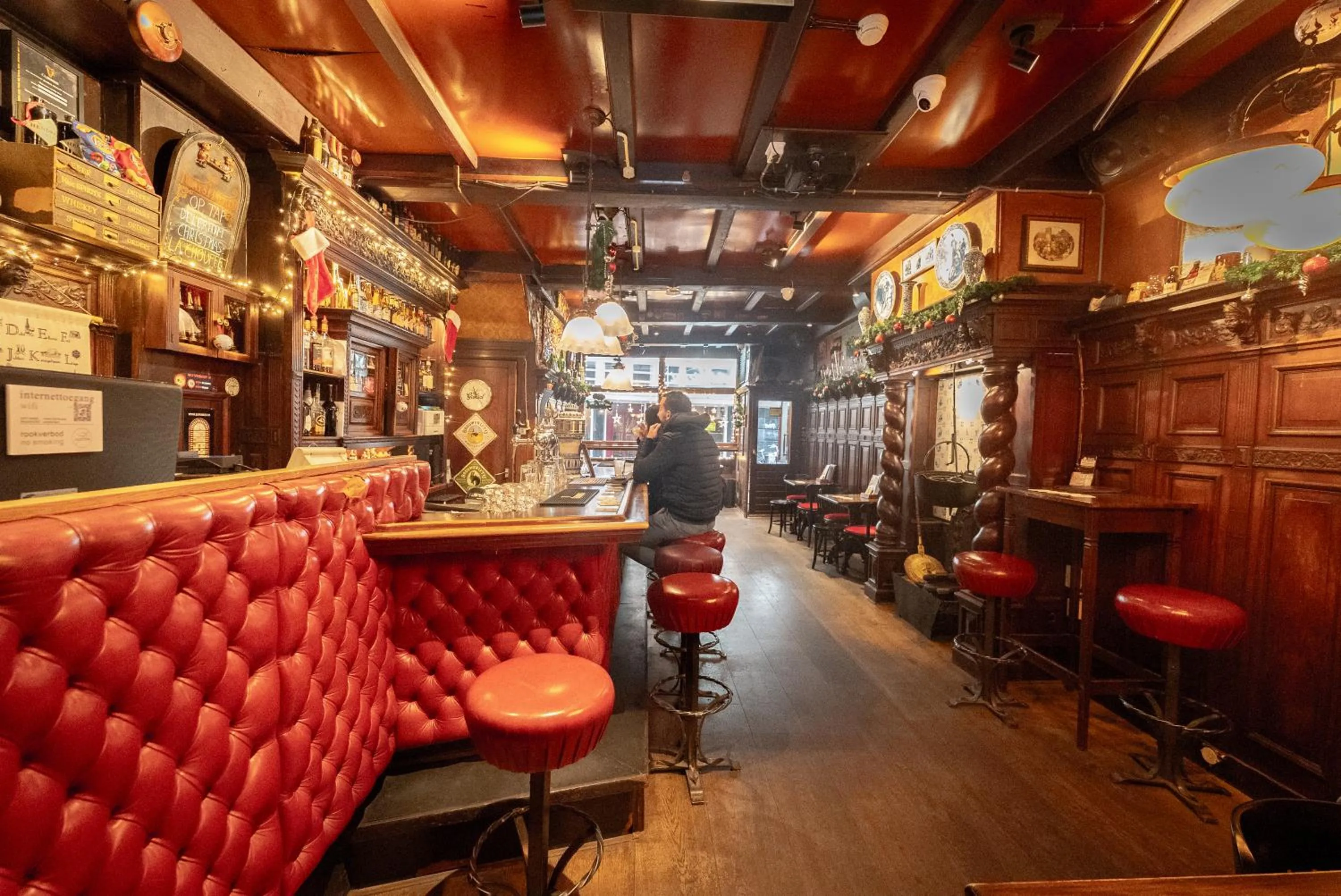 People in The Old Nickel Hotel