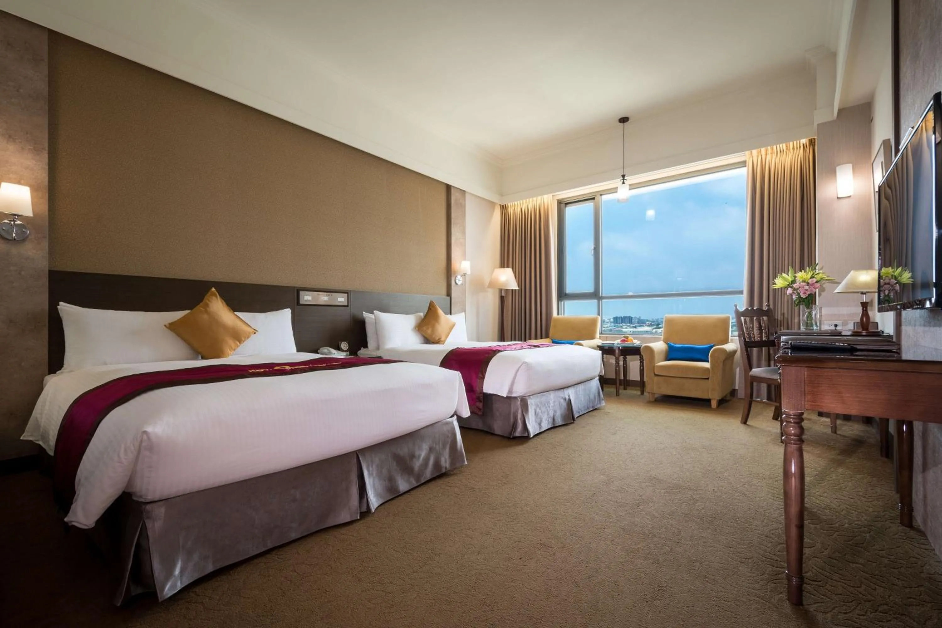 Photo of the whole room, Bed in Royal Chiayi Hotel