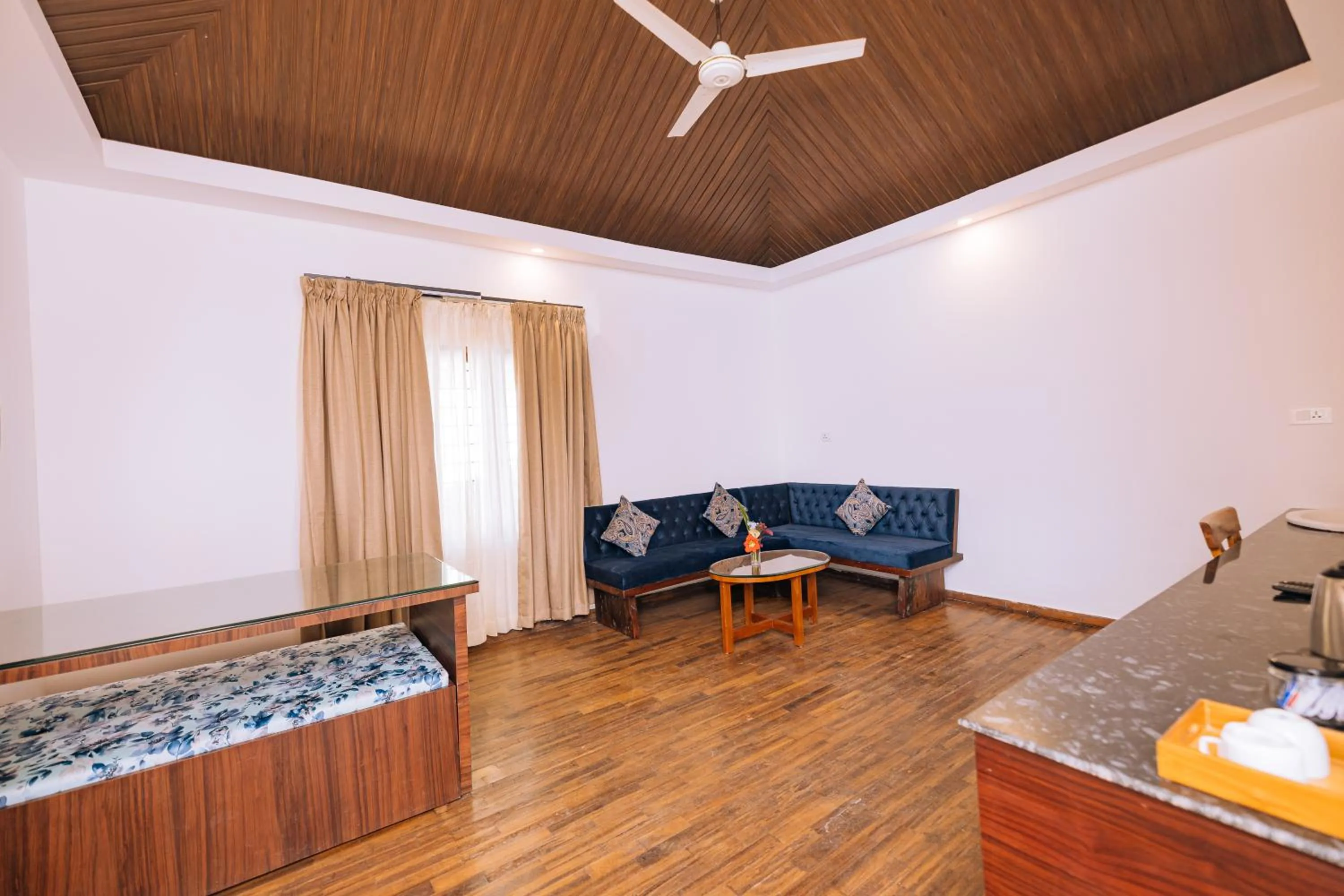 Living room, Bed in Elixir Woods Luxury Resort And Spa, Munnar