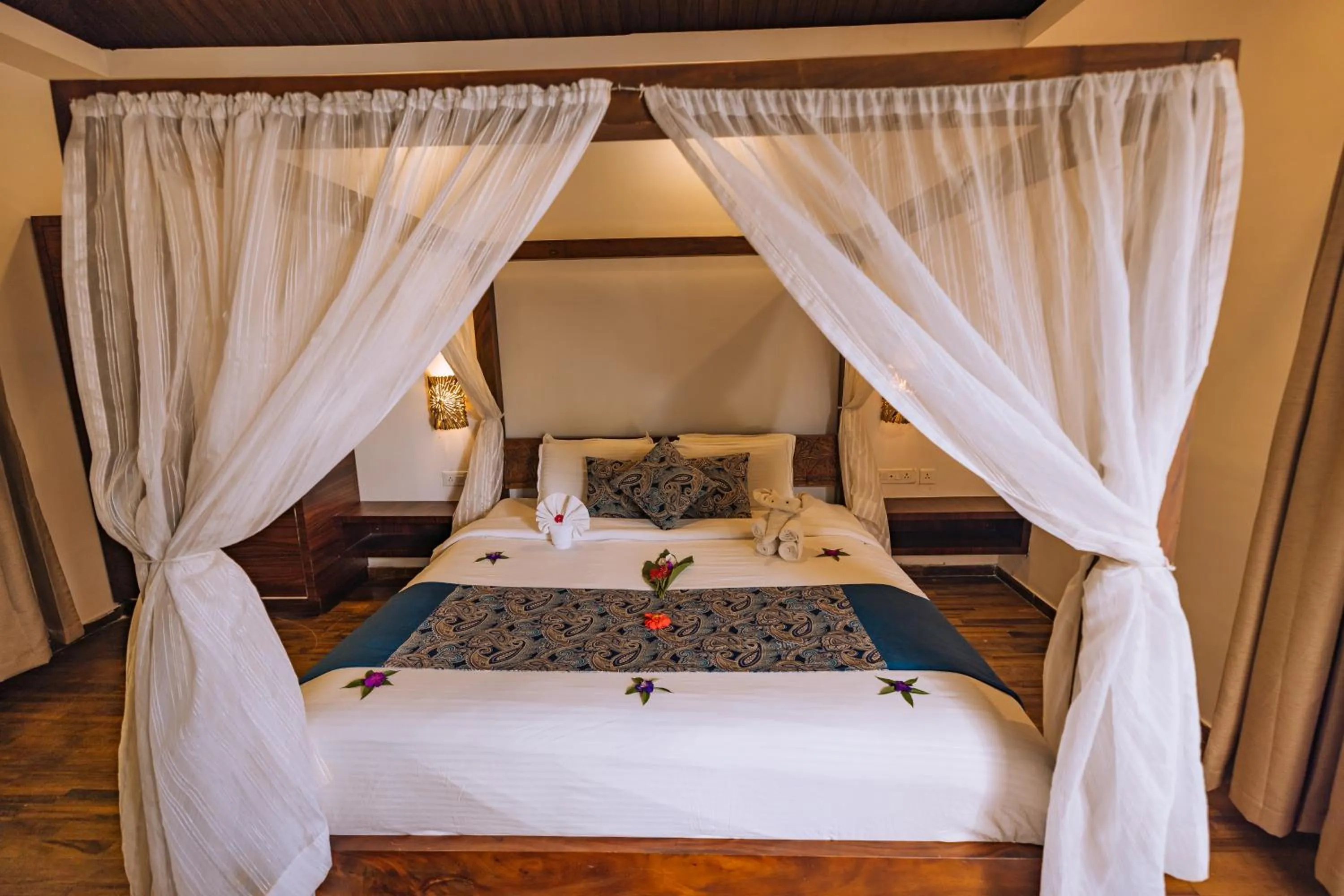 Bedroom, Bed in Elixir Woods Luxury Resort And Spa, Munnar