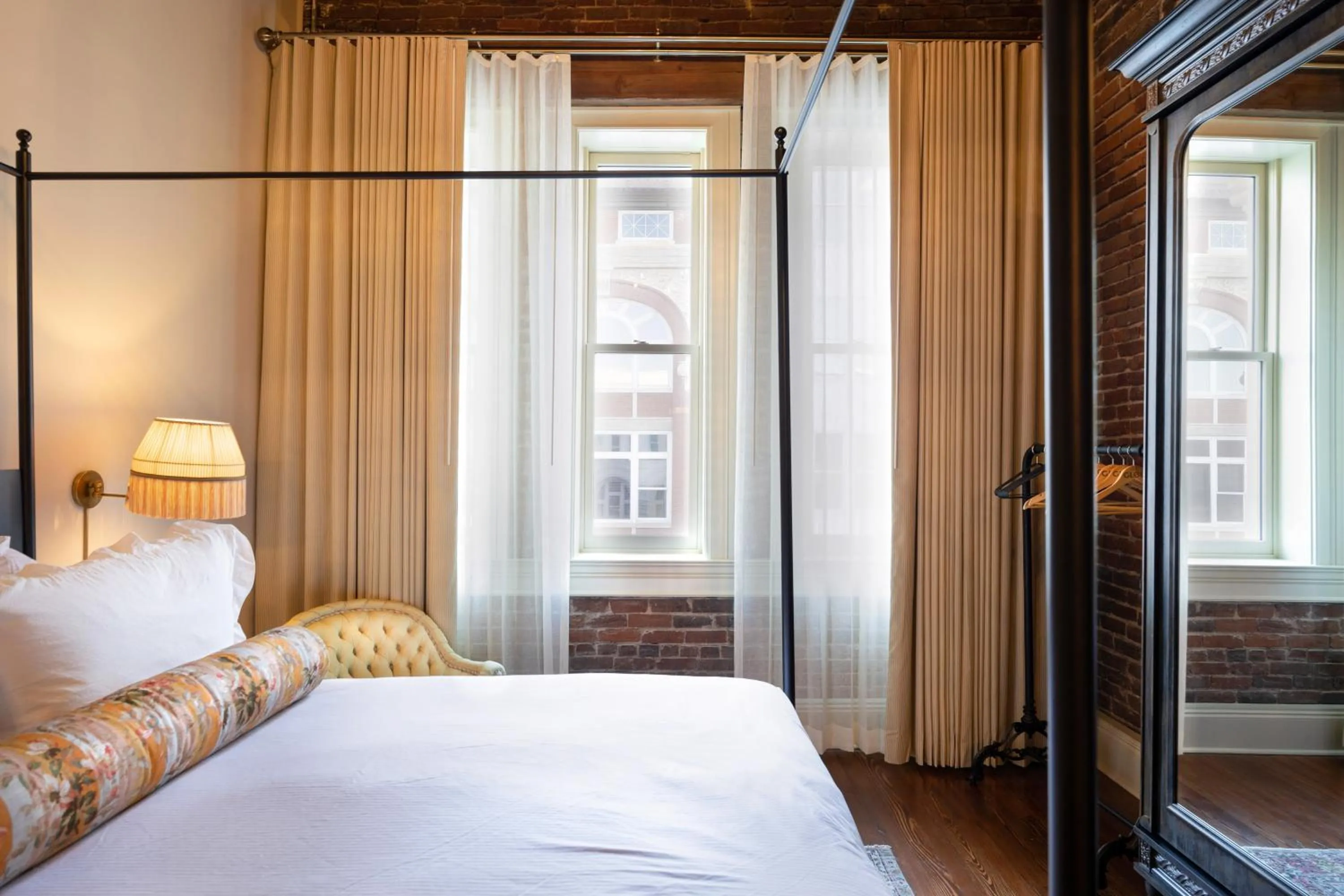 Bed in Hotel Cleo, Knoxville Downtown, a Tribute Portfolio Hotel