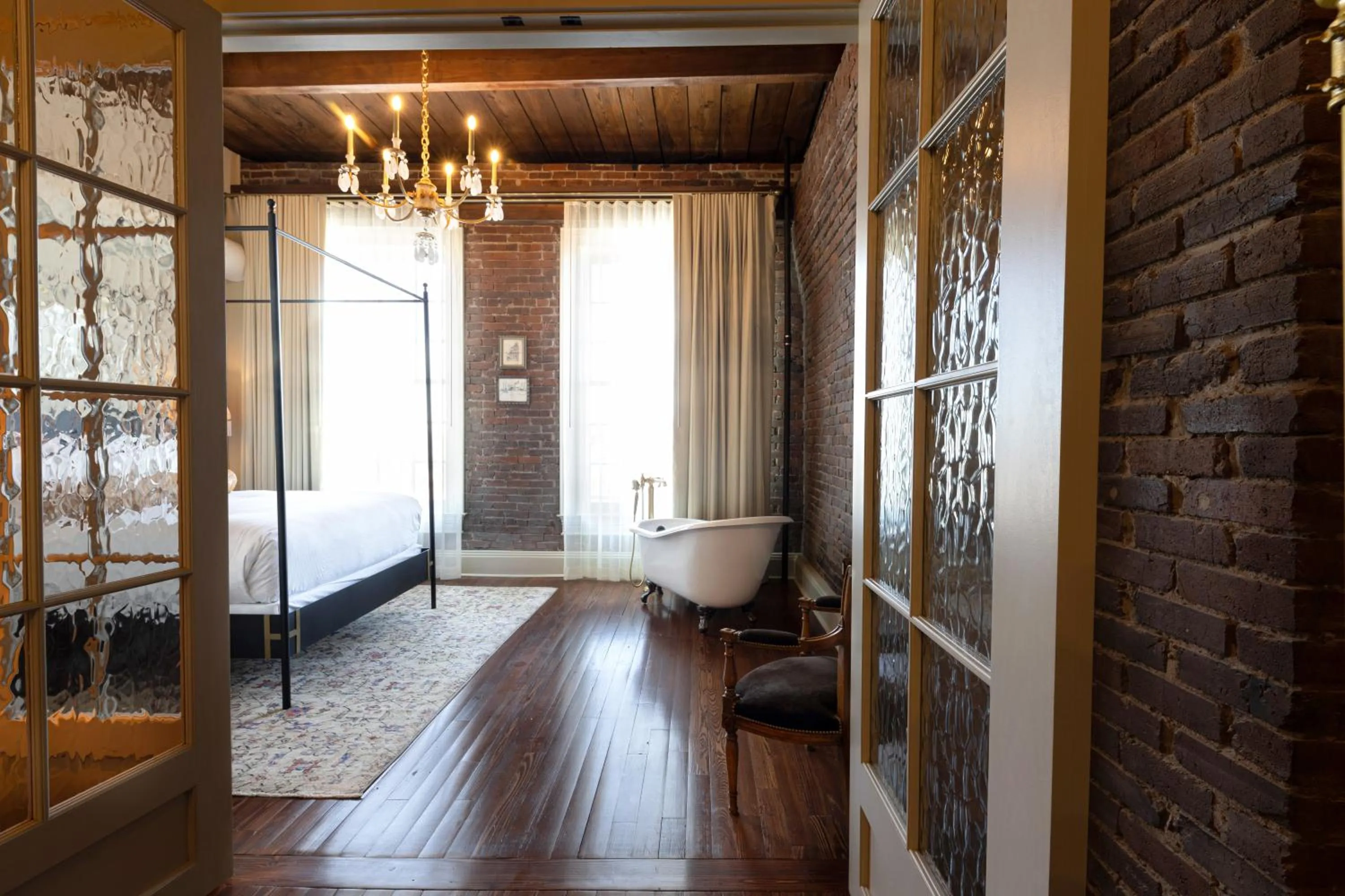 Bed in Hotel Cleo, Knoxville Downtown, a Tribute Portfolio Hotel