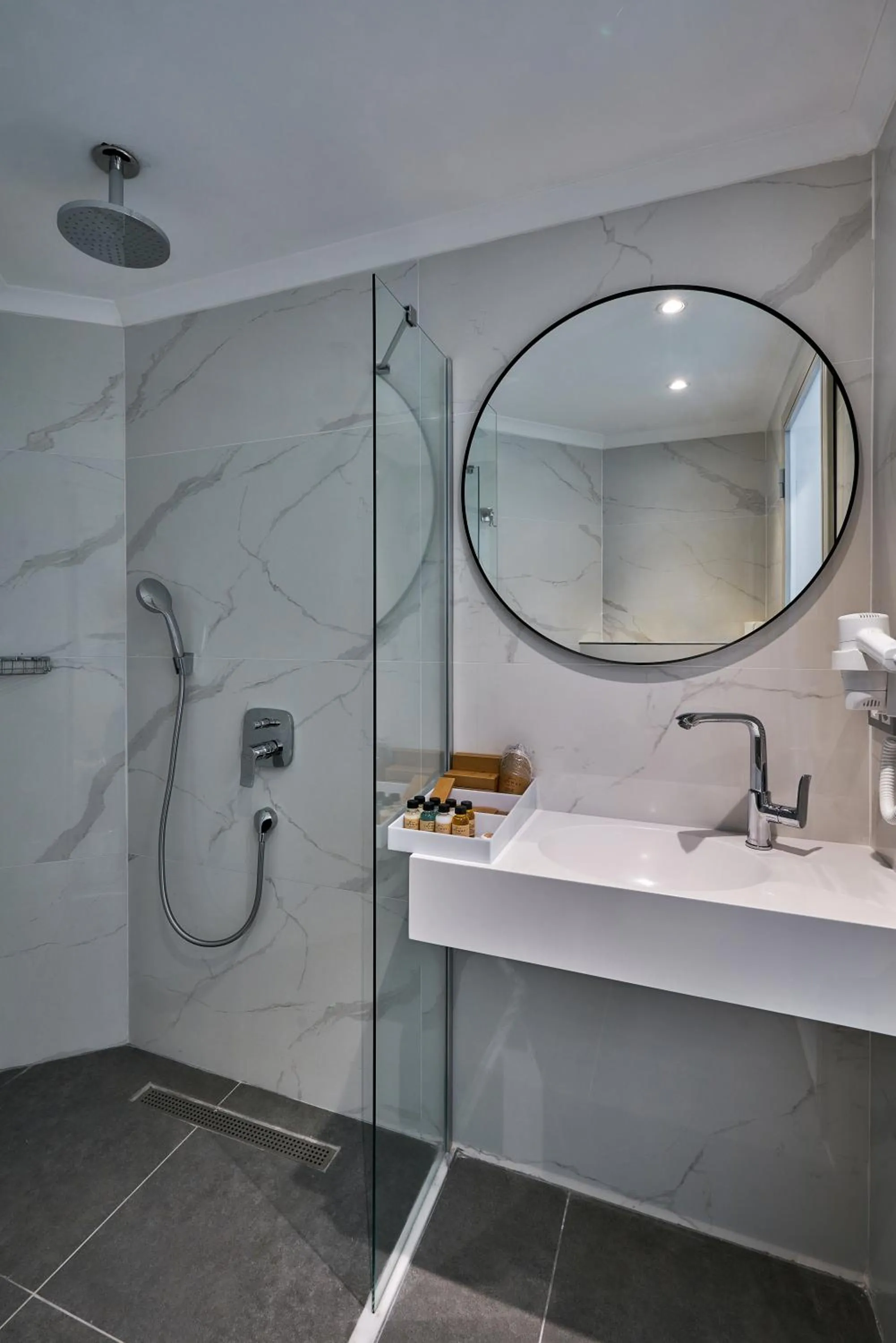 Shower in Joyway Hotels Istanbul Sultanahmet