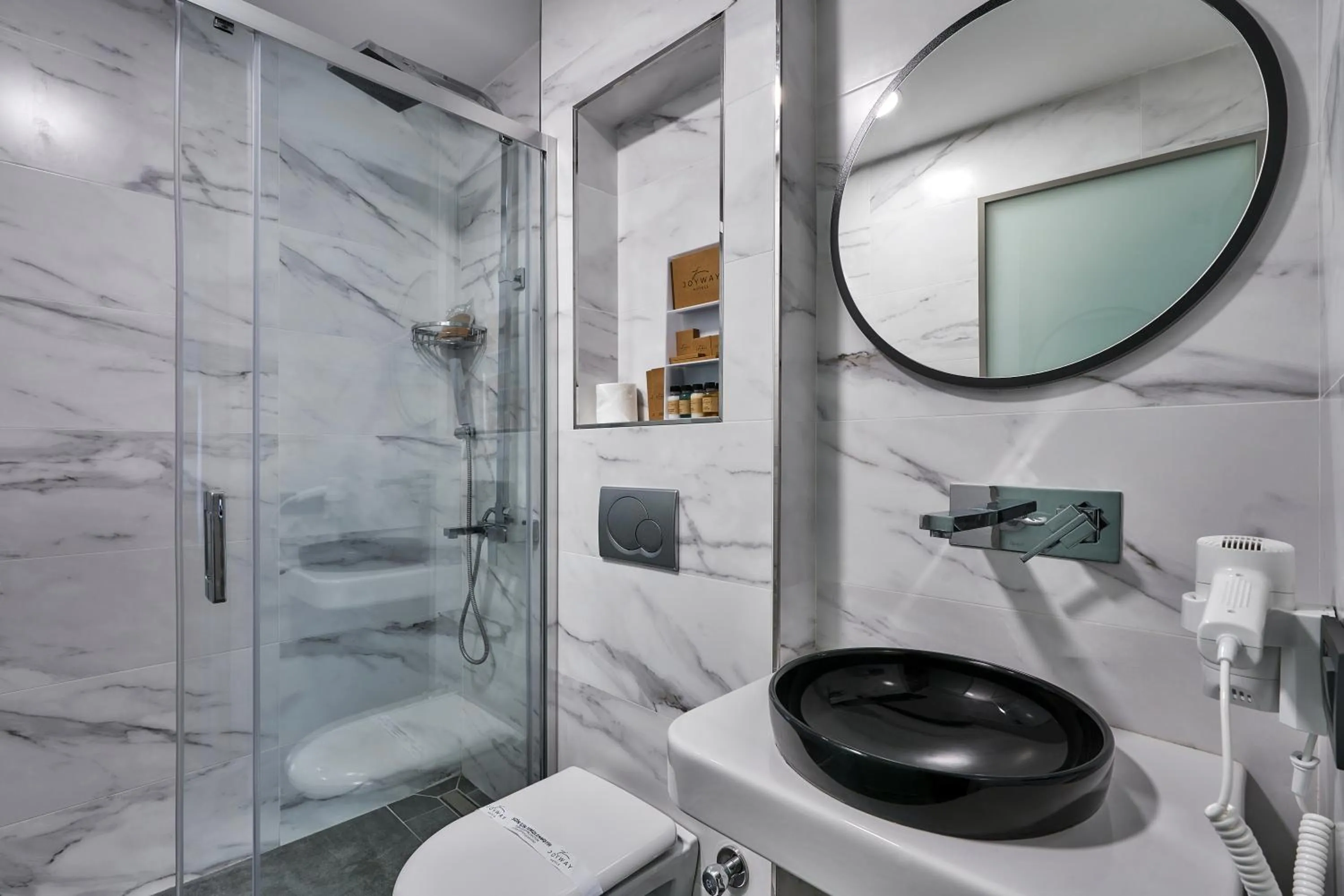 Shower in Joyway Hotels Istanbul Sultanahmet