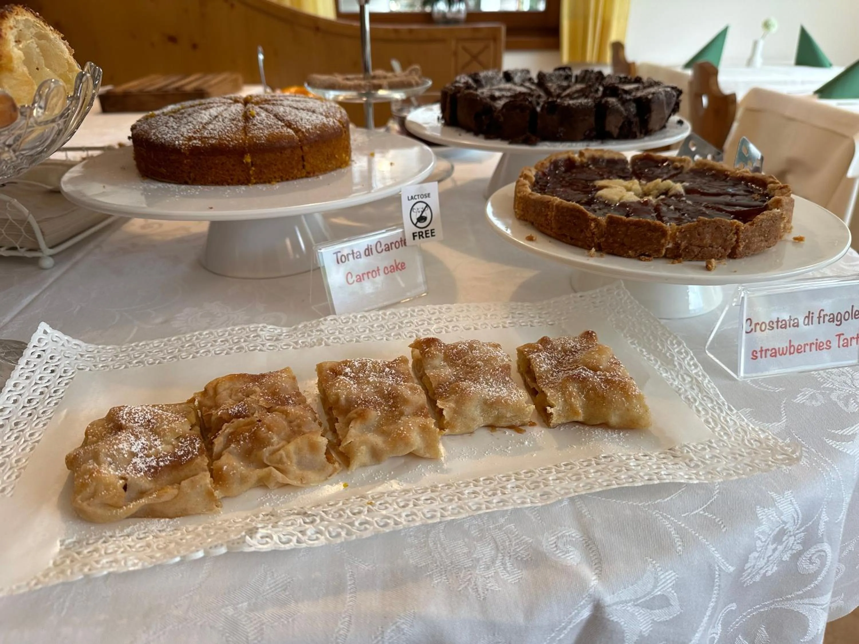 Buffet breakfast in Hotel Garnì Maffei