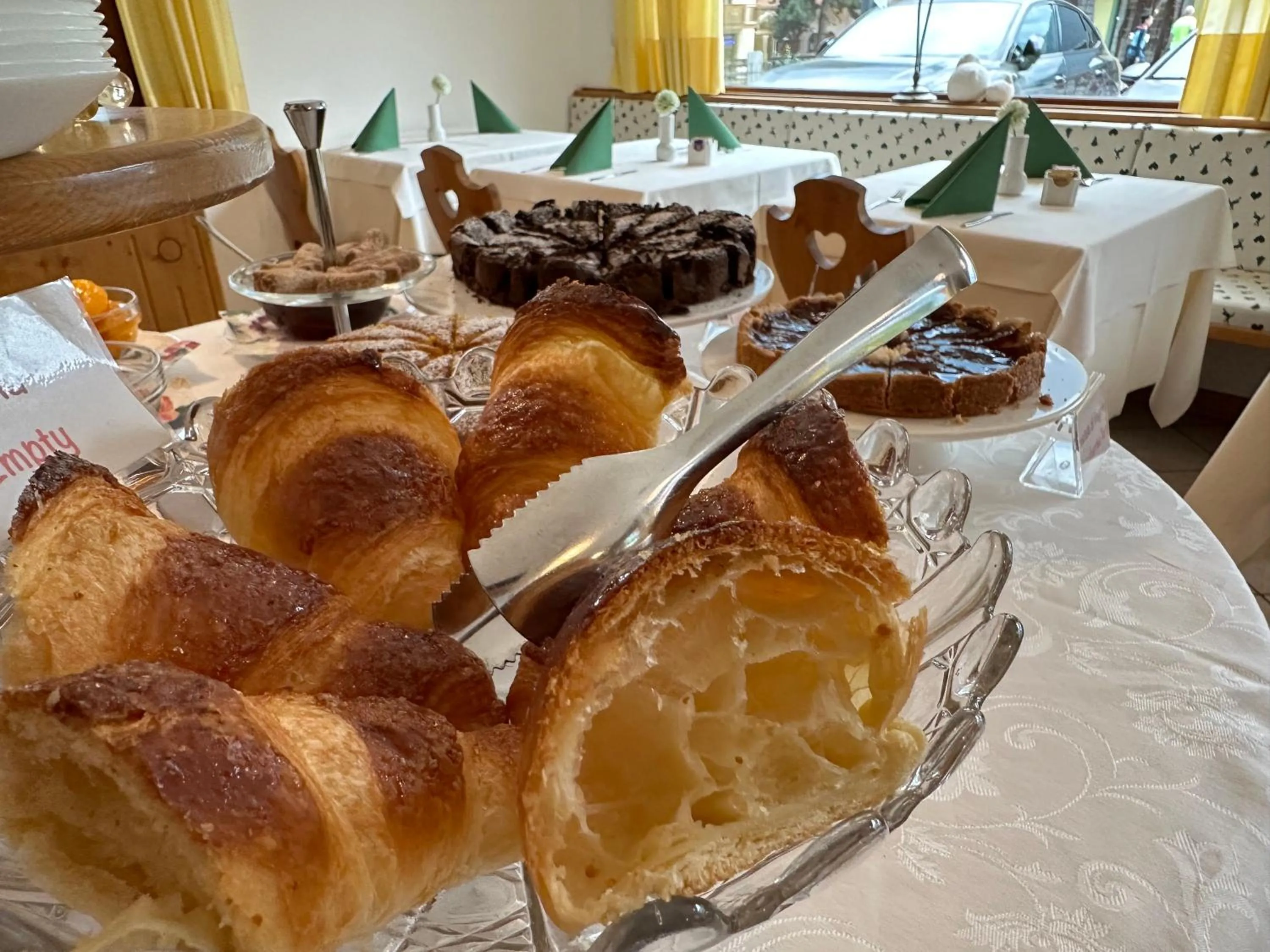 Buffet breakfast in Hotel Garnì Maffei