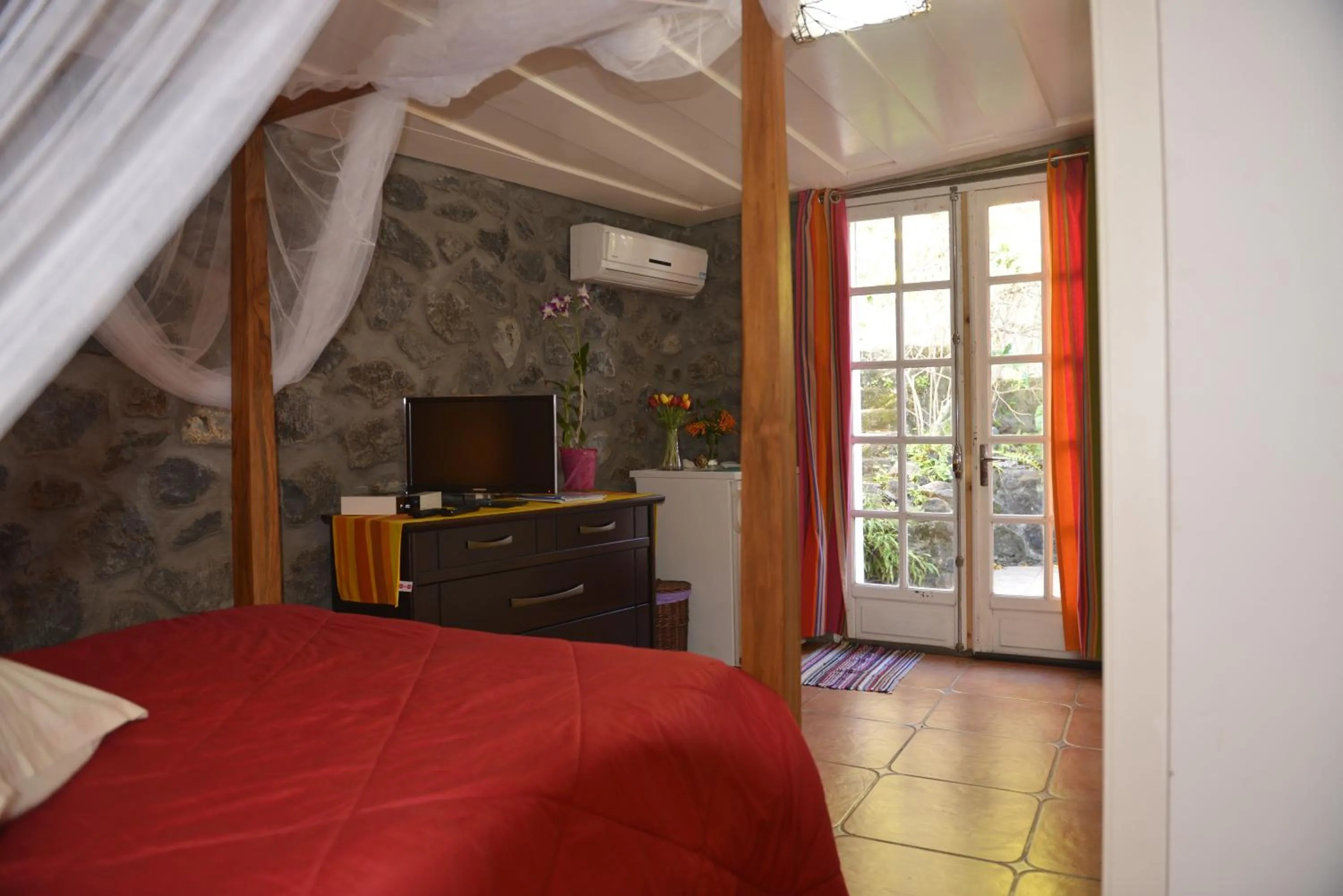 Photo of the whole room, Bed in Villa Hélèna B&B