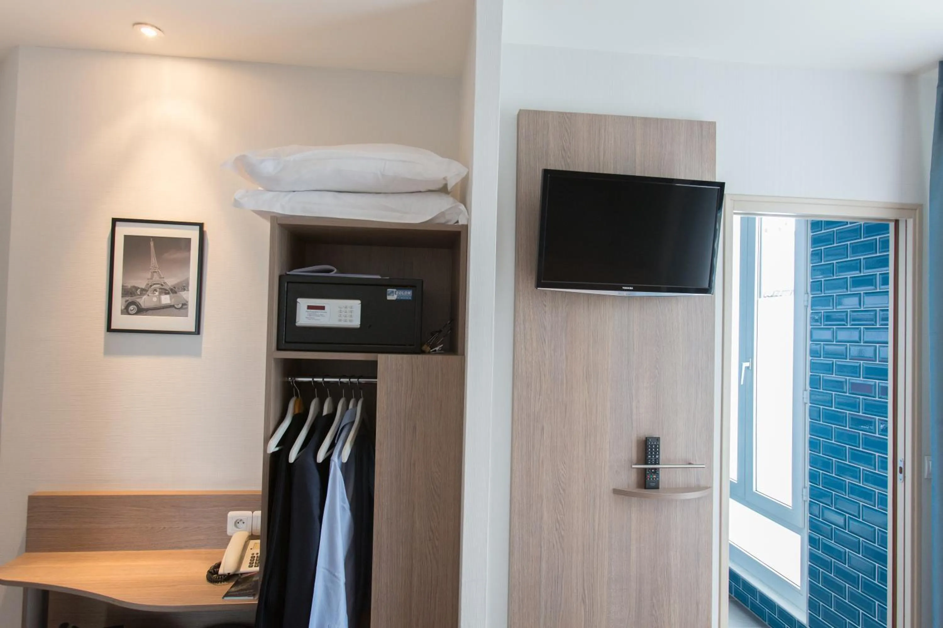 TV and multimedia in Grand Hotel du Loiret