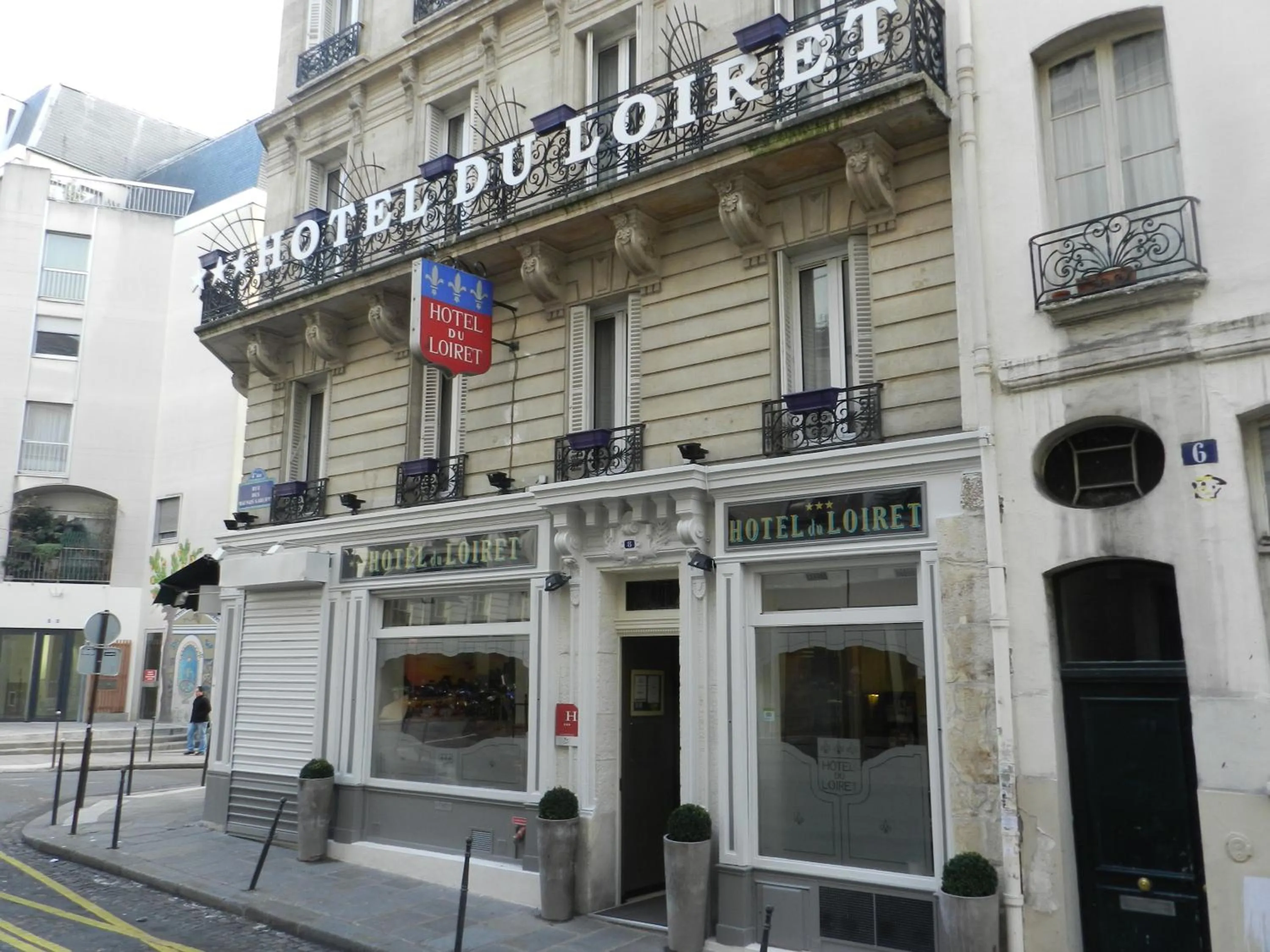 Facade/entrance in Grand Hotel du Loiret