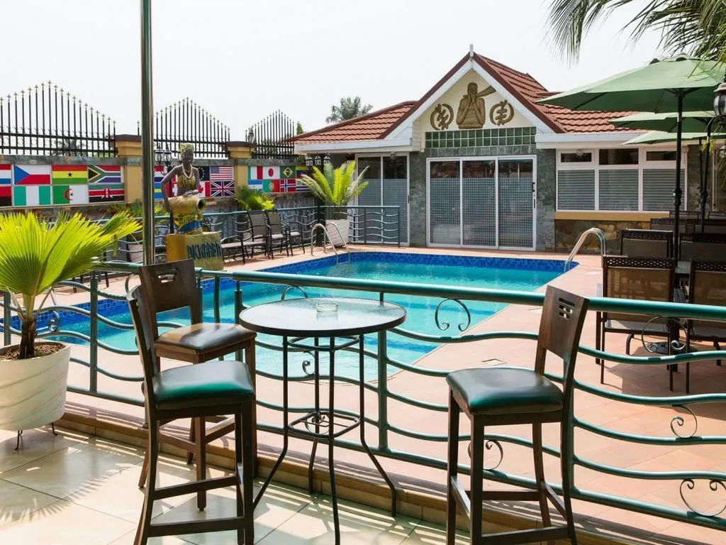 Restaurant/places to eat in Charleston Hotel