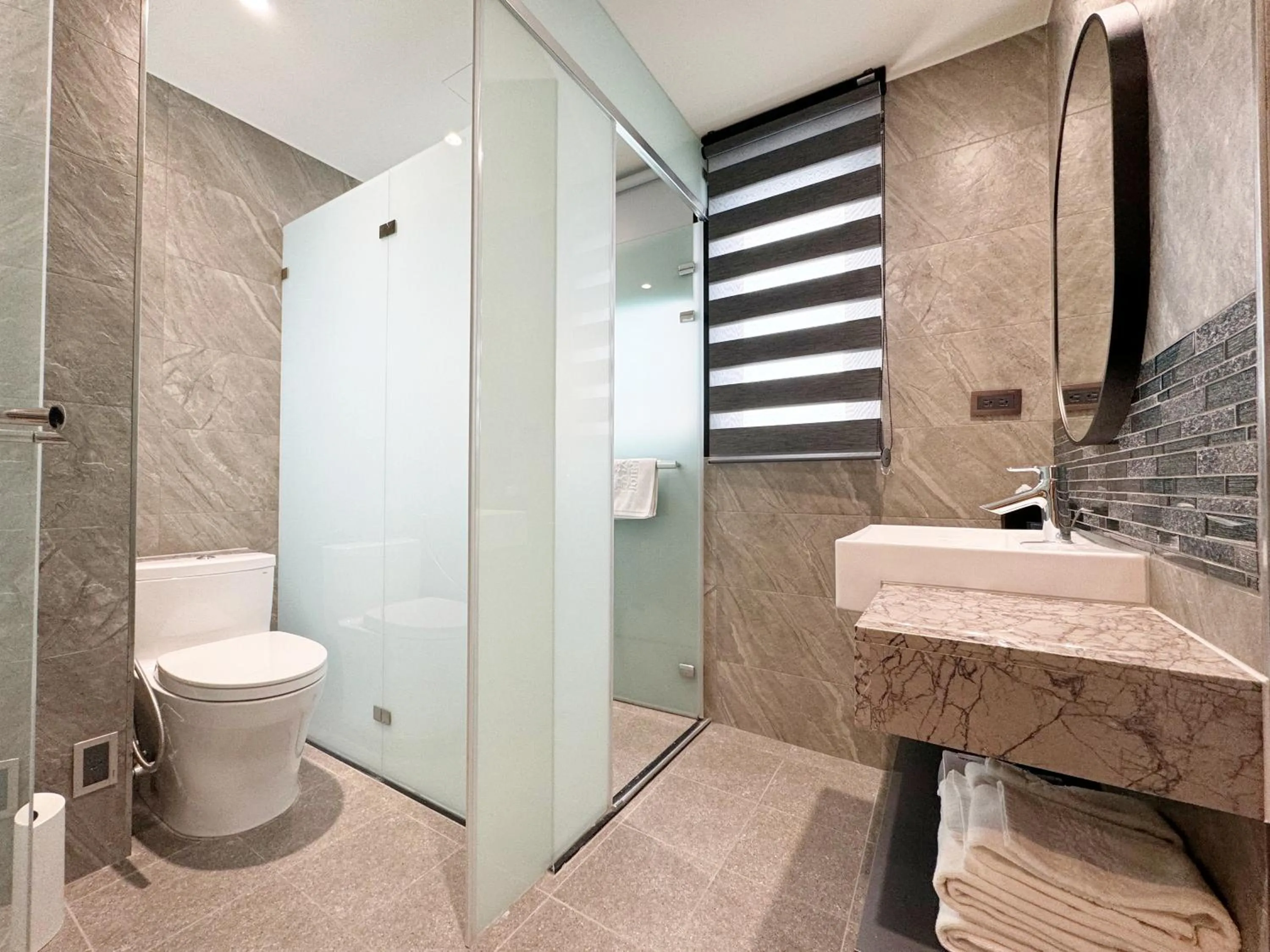 Shower in Joie de Inn