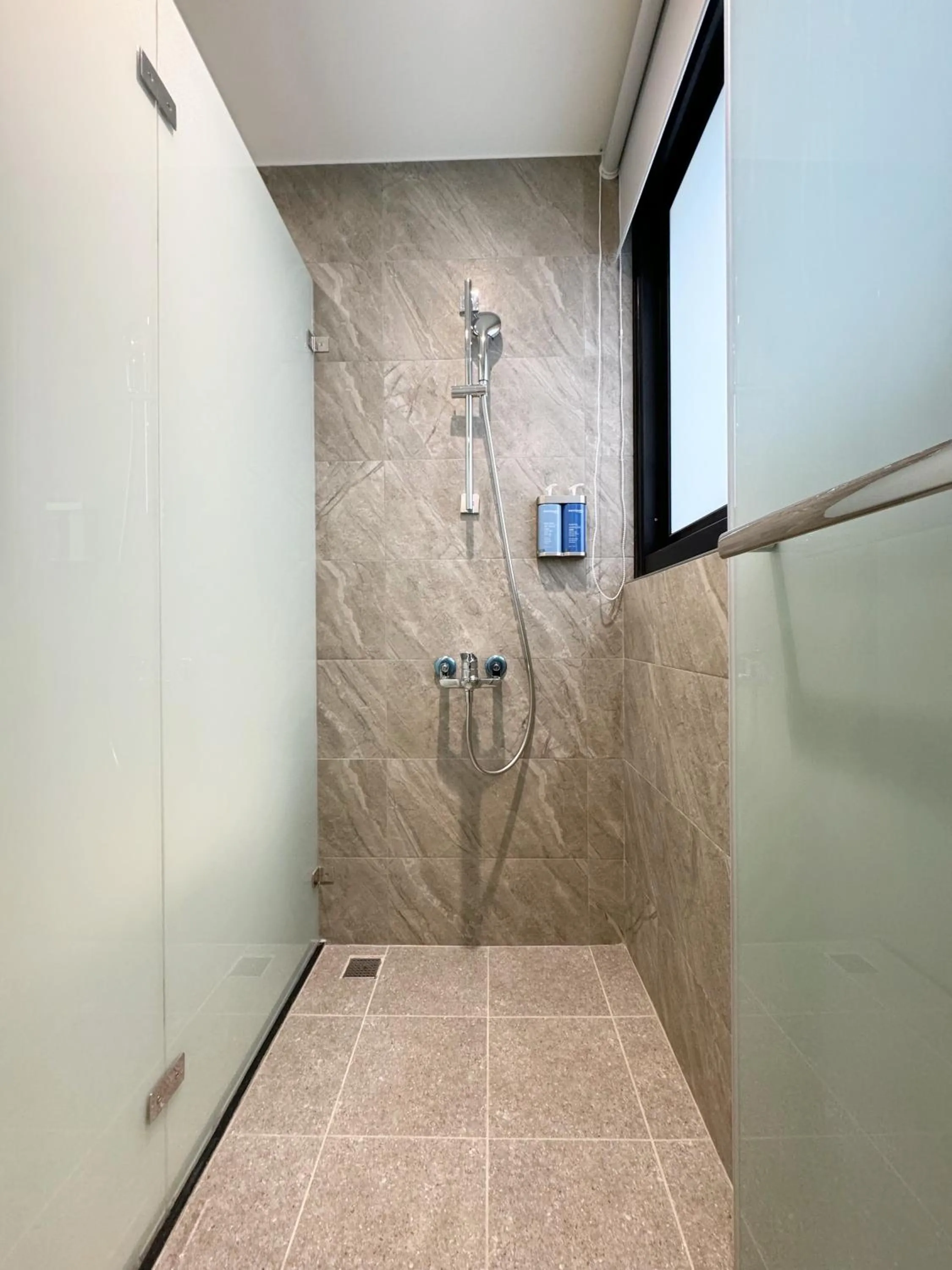 Shower in Joie de Inn