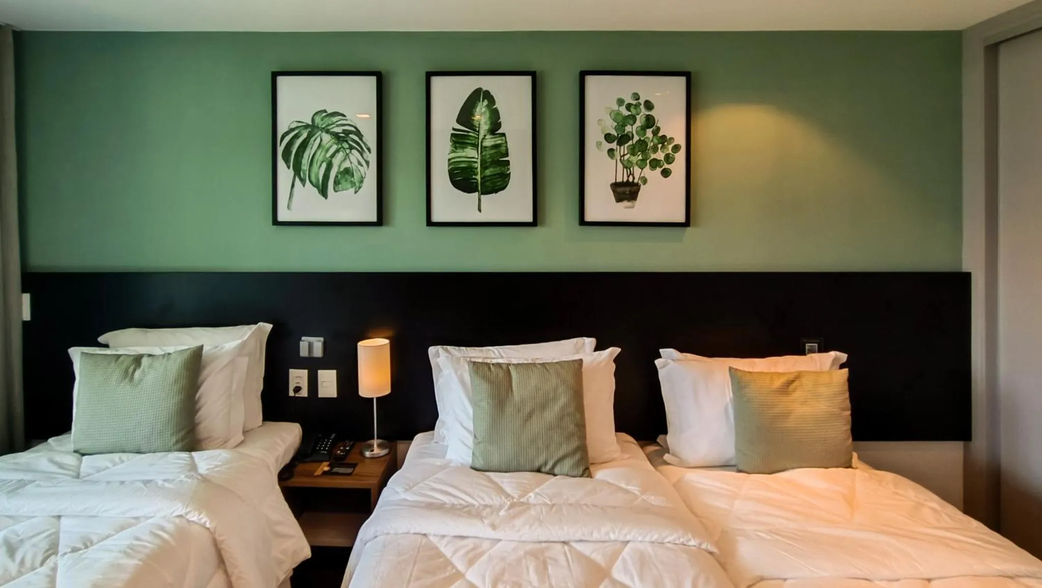 Photo of the whole room, Bed in RN Studio Premium